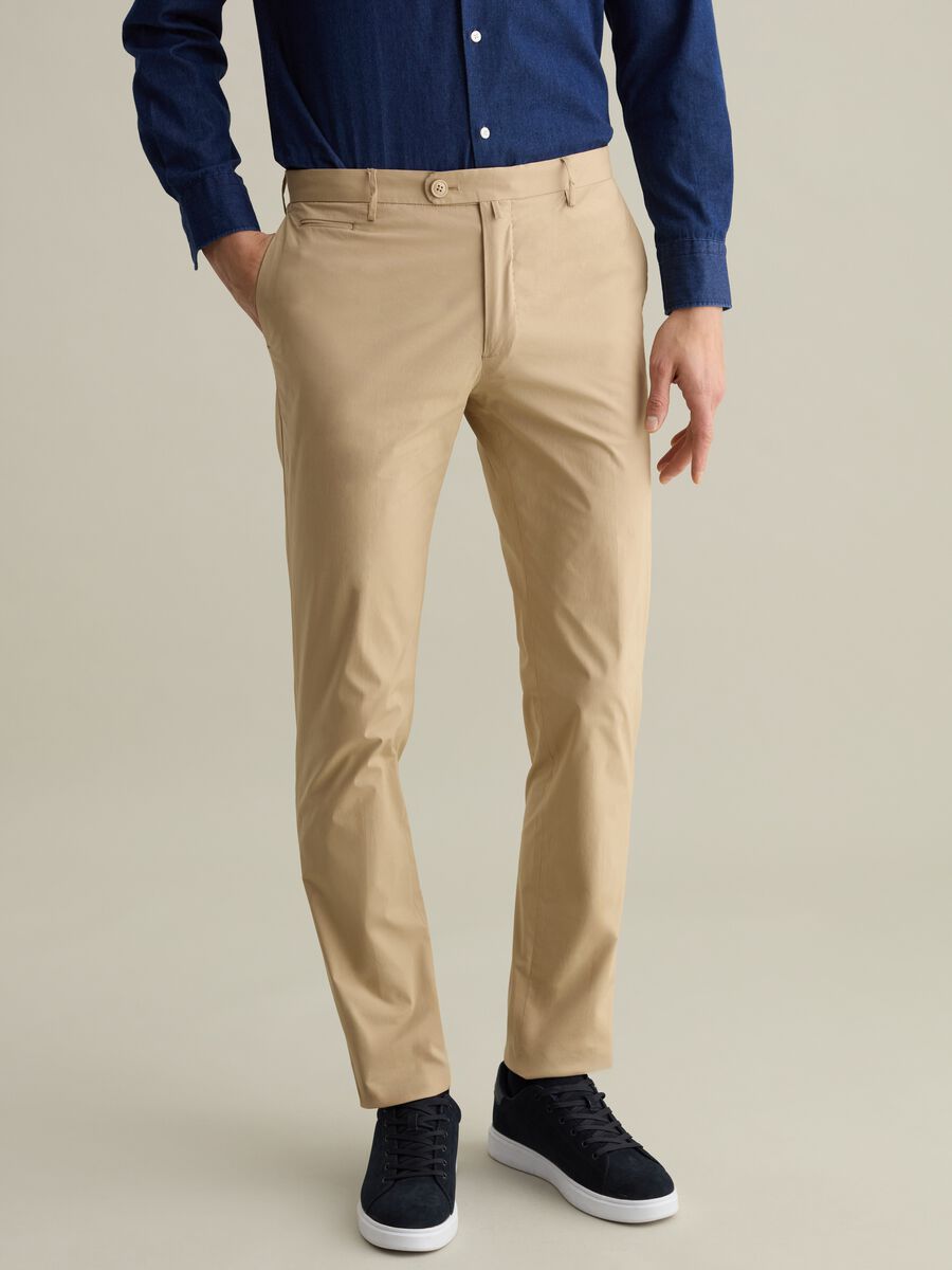 Contemporary slim-fit trousers in stretch cotton_1