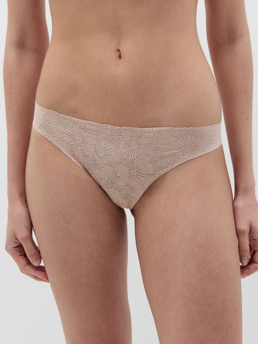 Brazilian-cut briefs in lace with geometric motif_1