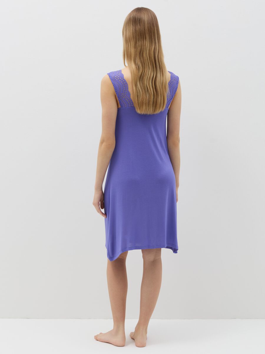 Nightdress in broderie anglaise lace_3