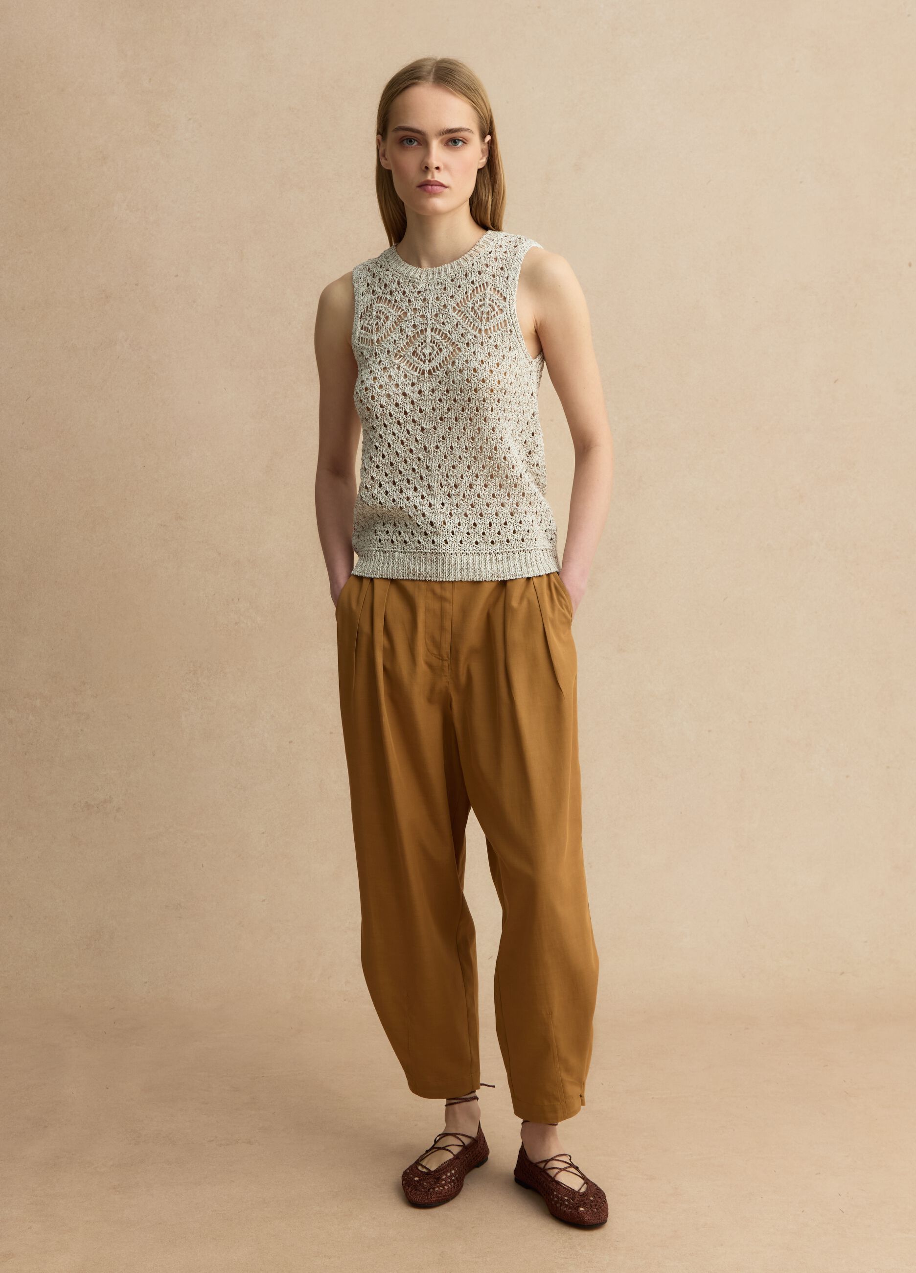 Gilet fitted beige in crochet di misto cotone