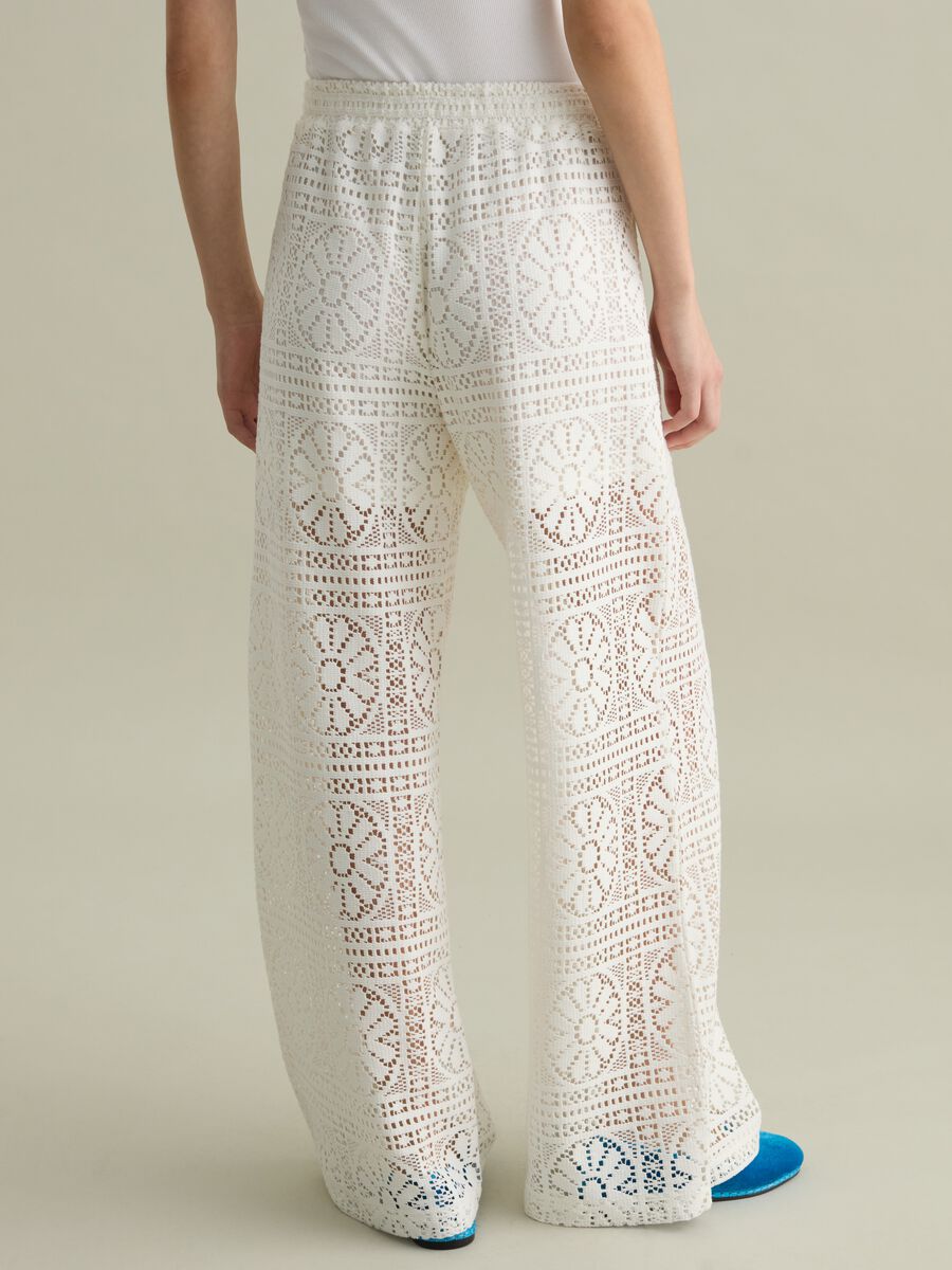 White wide-leg trousers in lace_3