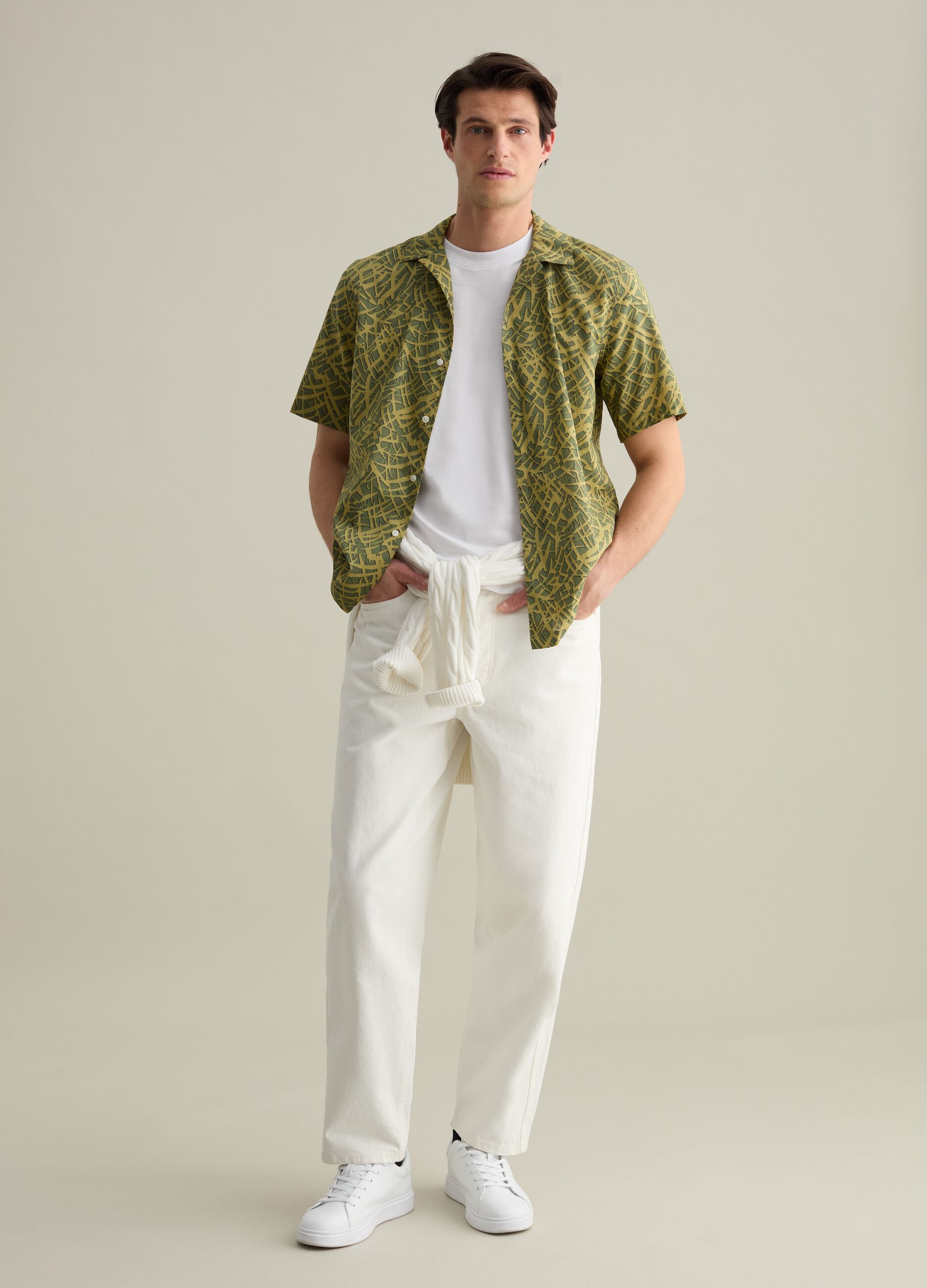 Short-sleeved shirt with geometric print