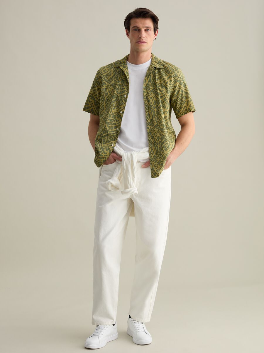 Short-sleeved shirt with geometric print_1