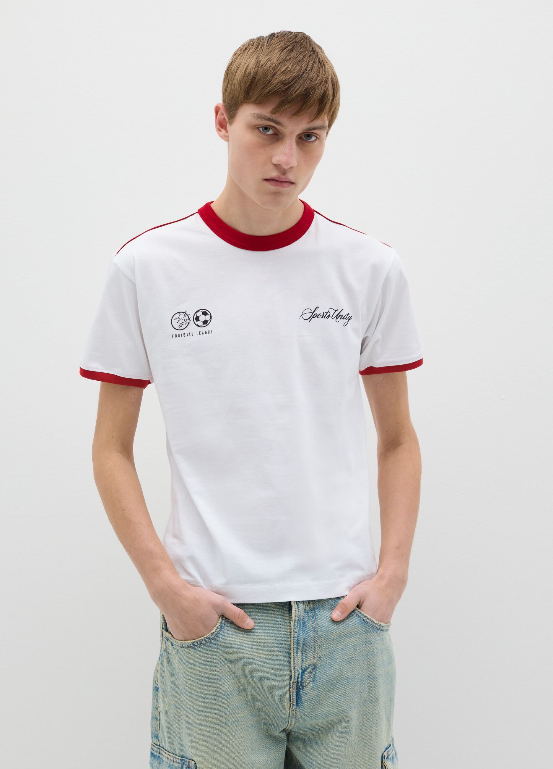 White T-shirt with contrasting edging