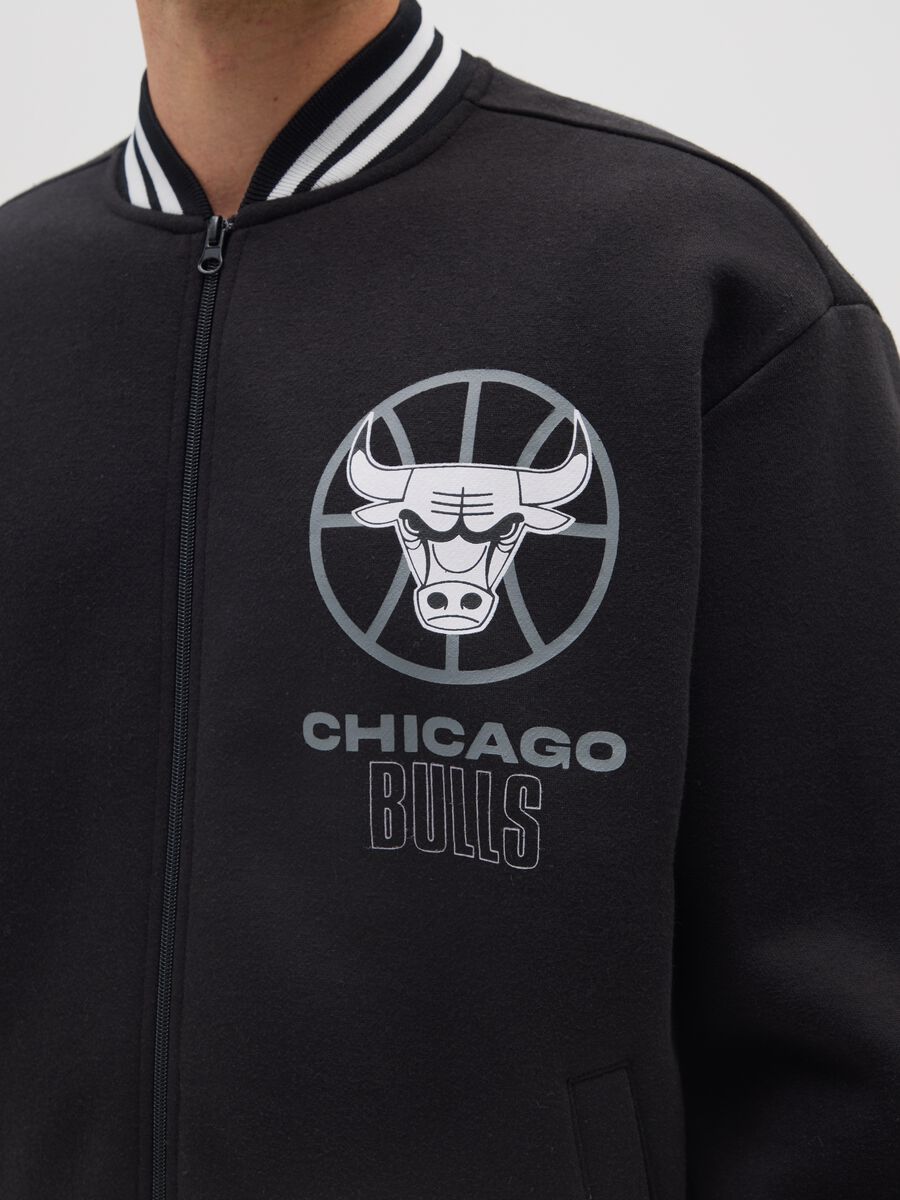 Black cotton blend bomber jacket of the Chicago Bulls_3