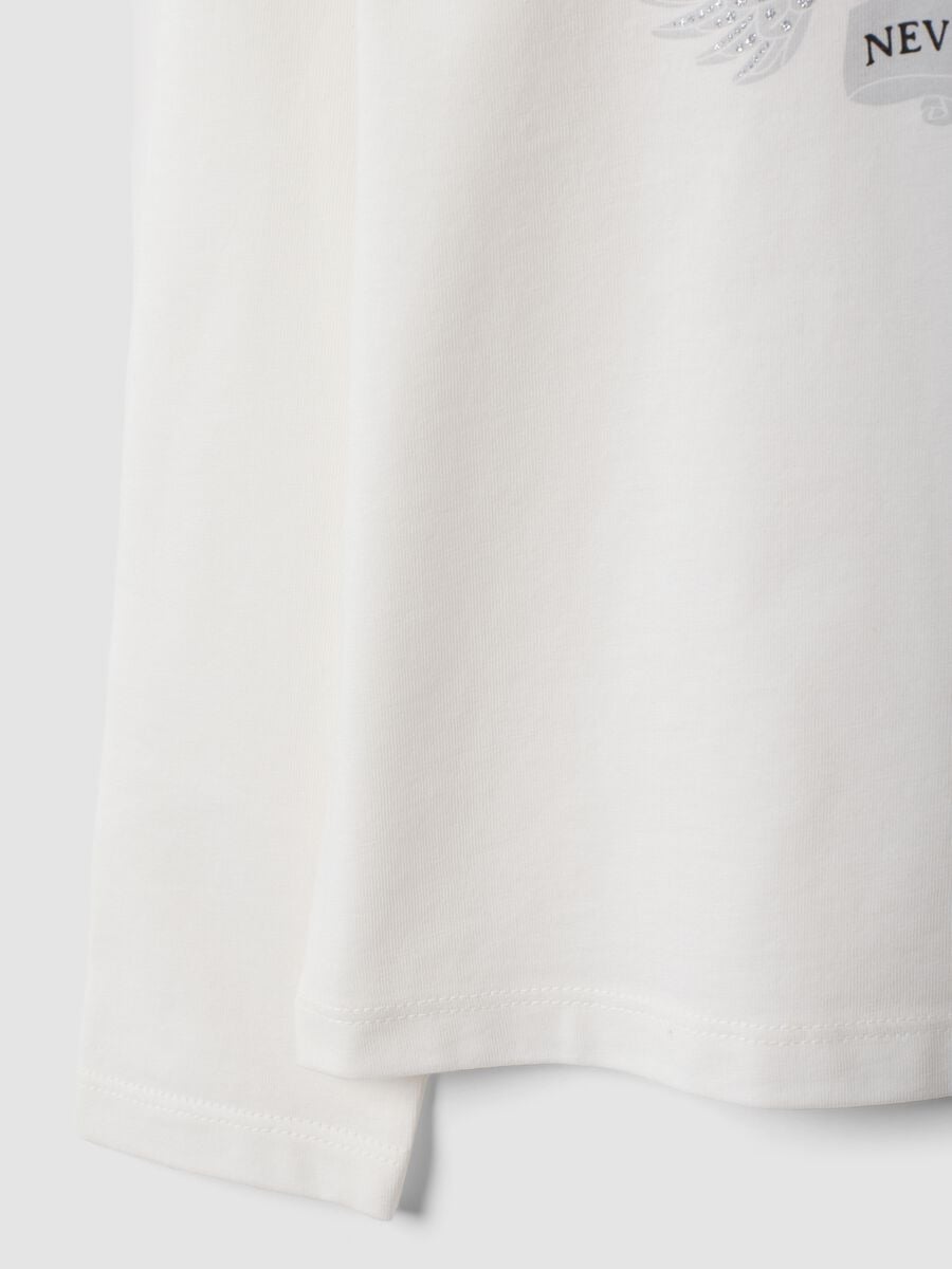 T-shirt bianca in puro cotone organico con stampa cuore e ali per bambina_3