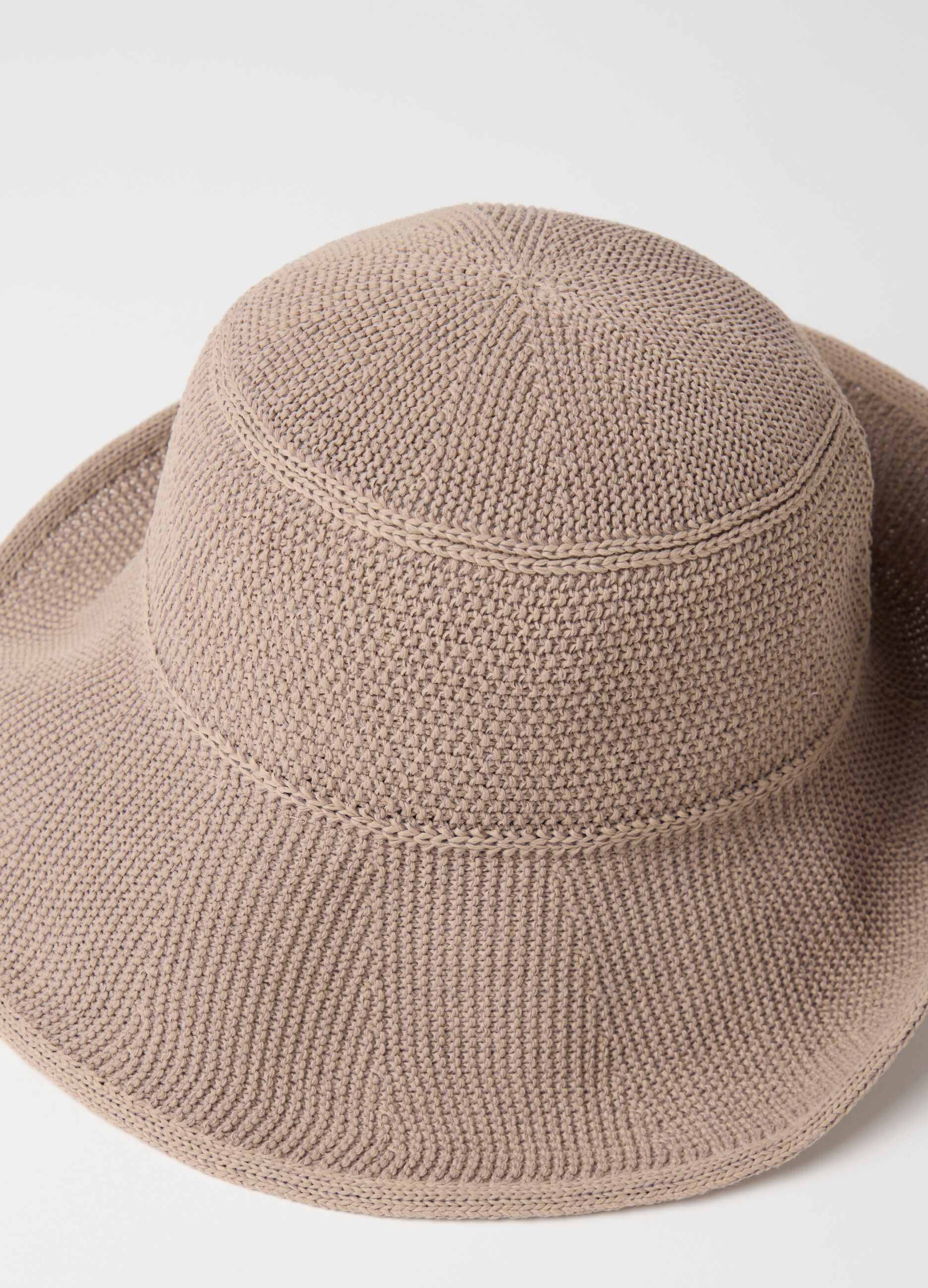 Cappello a campana da donna in beige