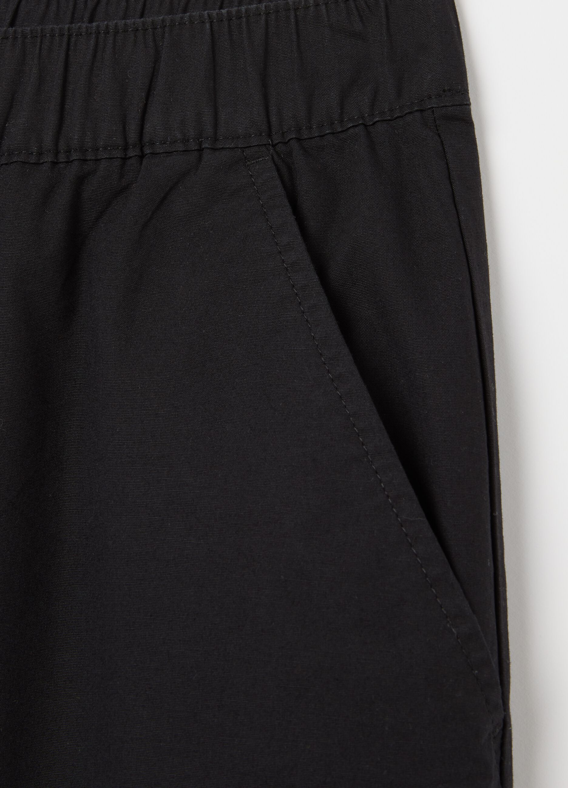 Pantaloni da donna in cotone elasticizzato nero regular fit