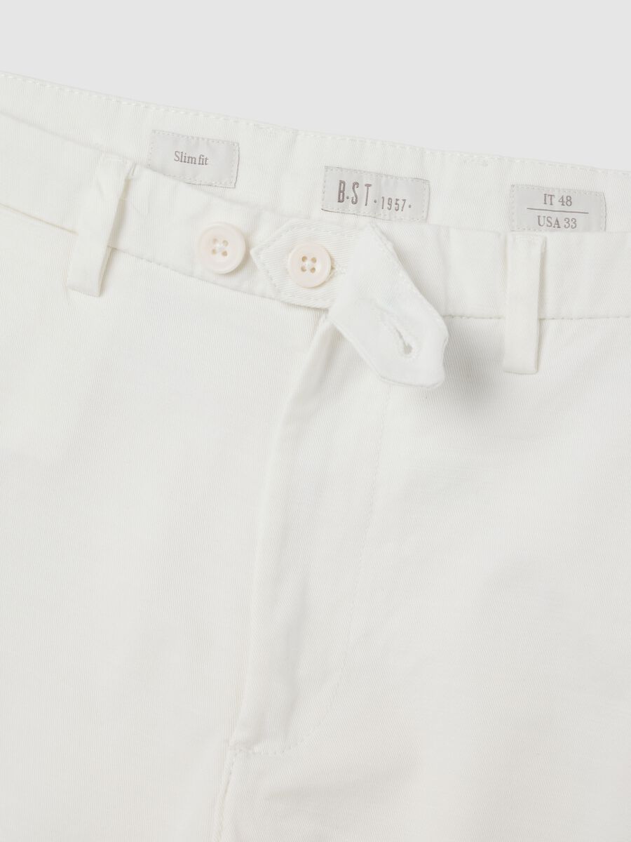 Men’s white slim-fit trousers in 100% cotton_5