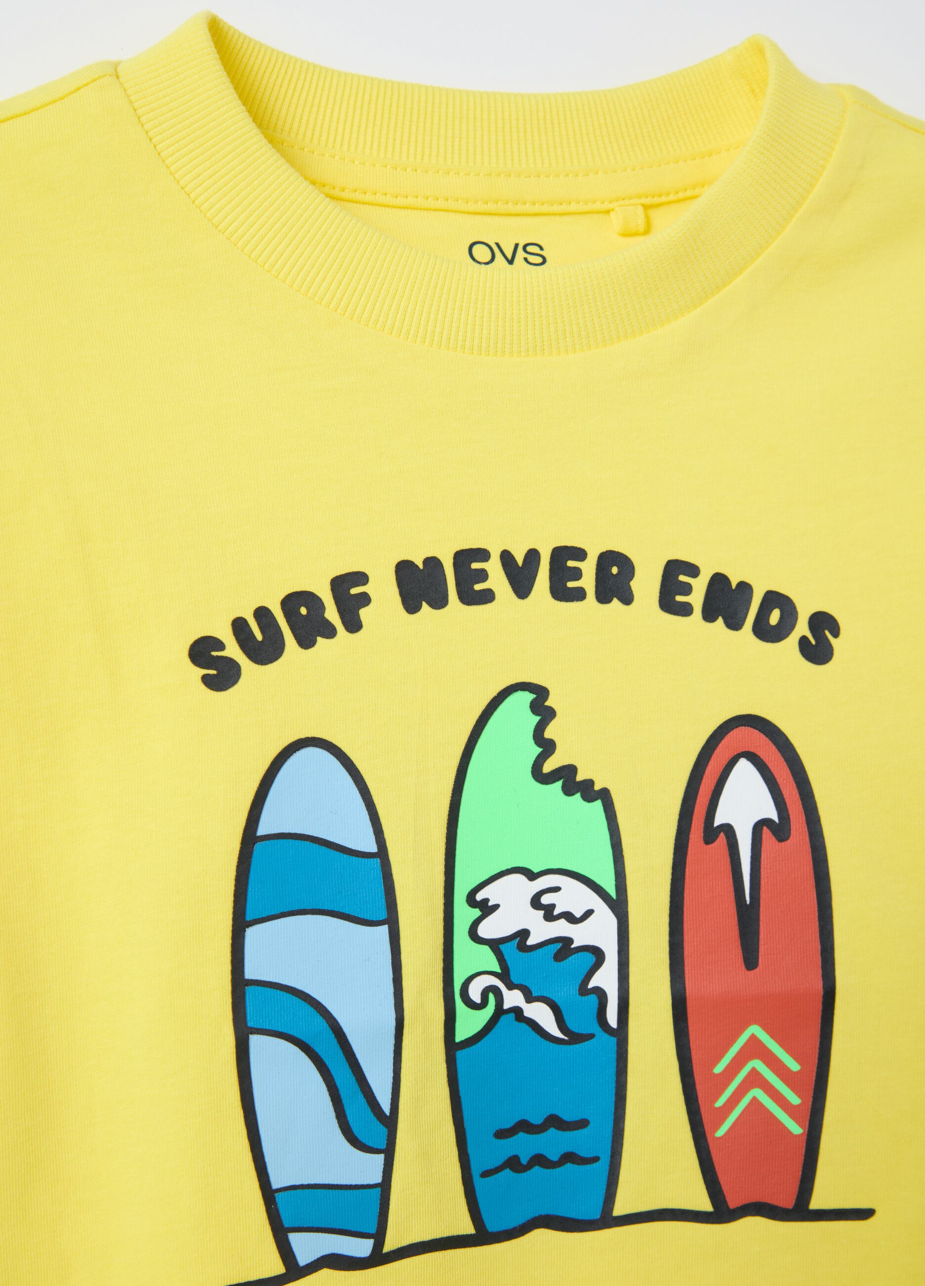 Yellow cotton T-shirt with "Surf Never Ends" print