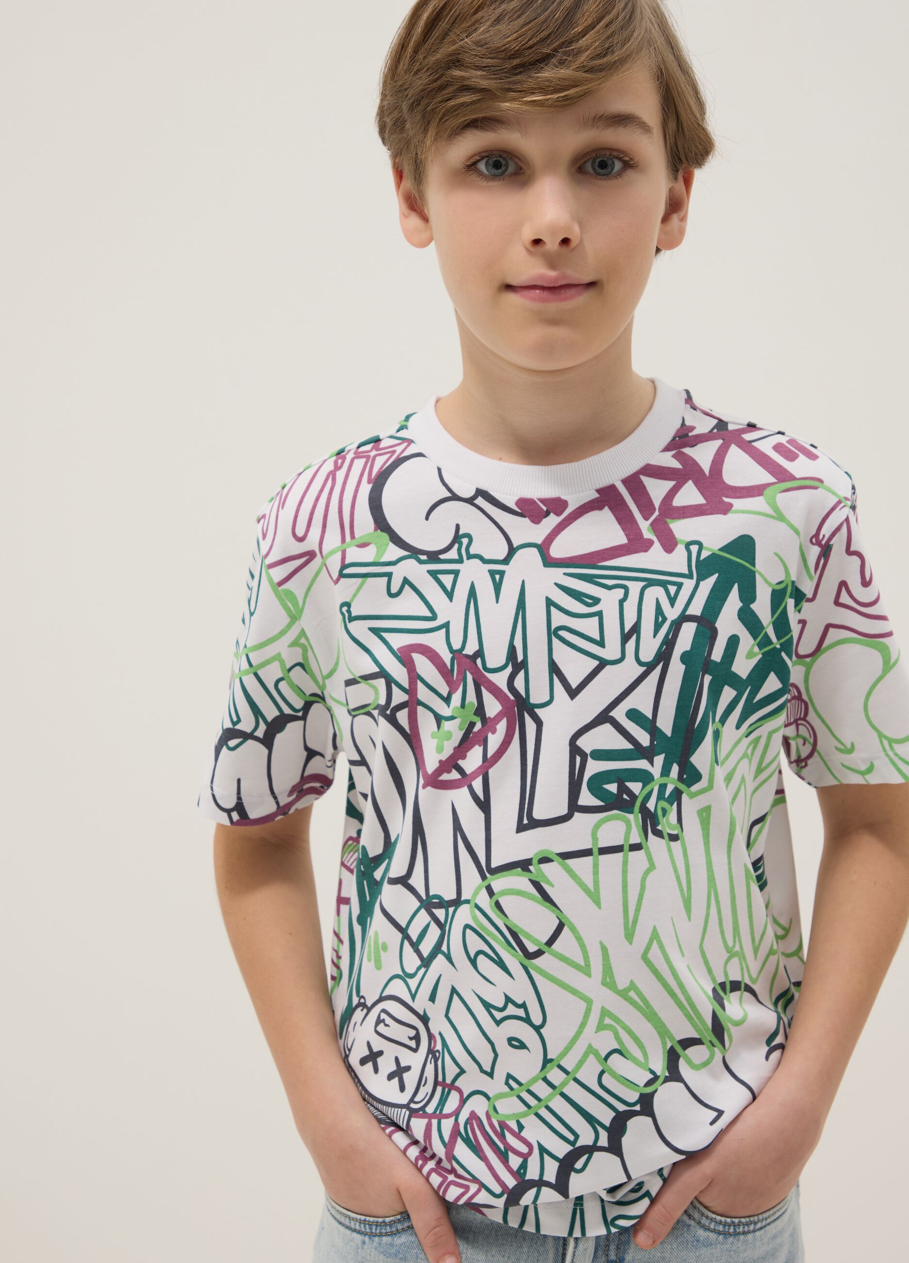 Boys&rsquo; multicolour pure cotton graffiti T-shirt, regular fit