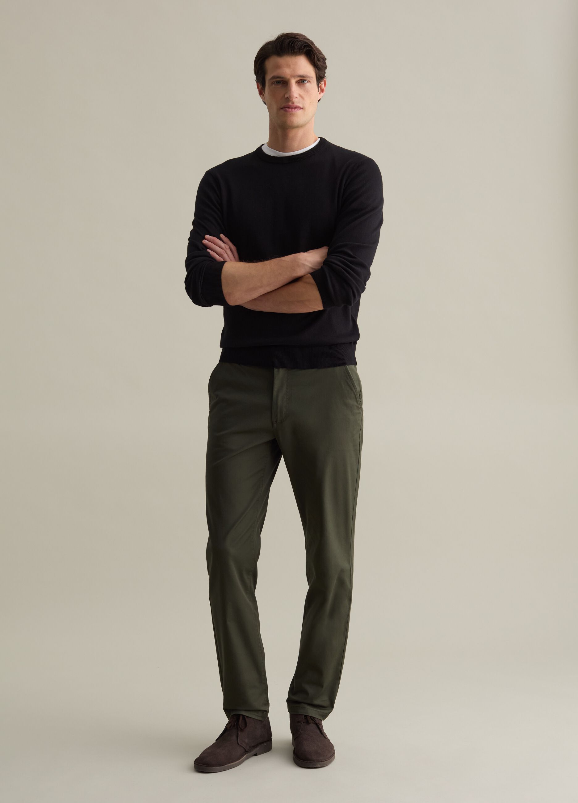 Solid colour pullover with round neck