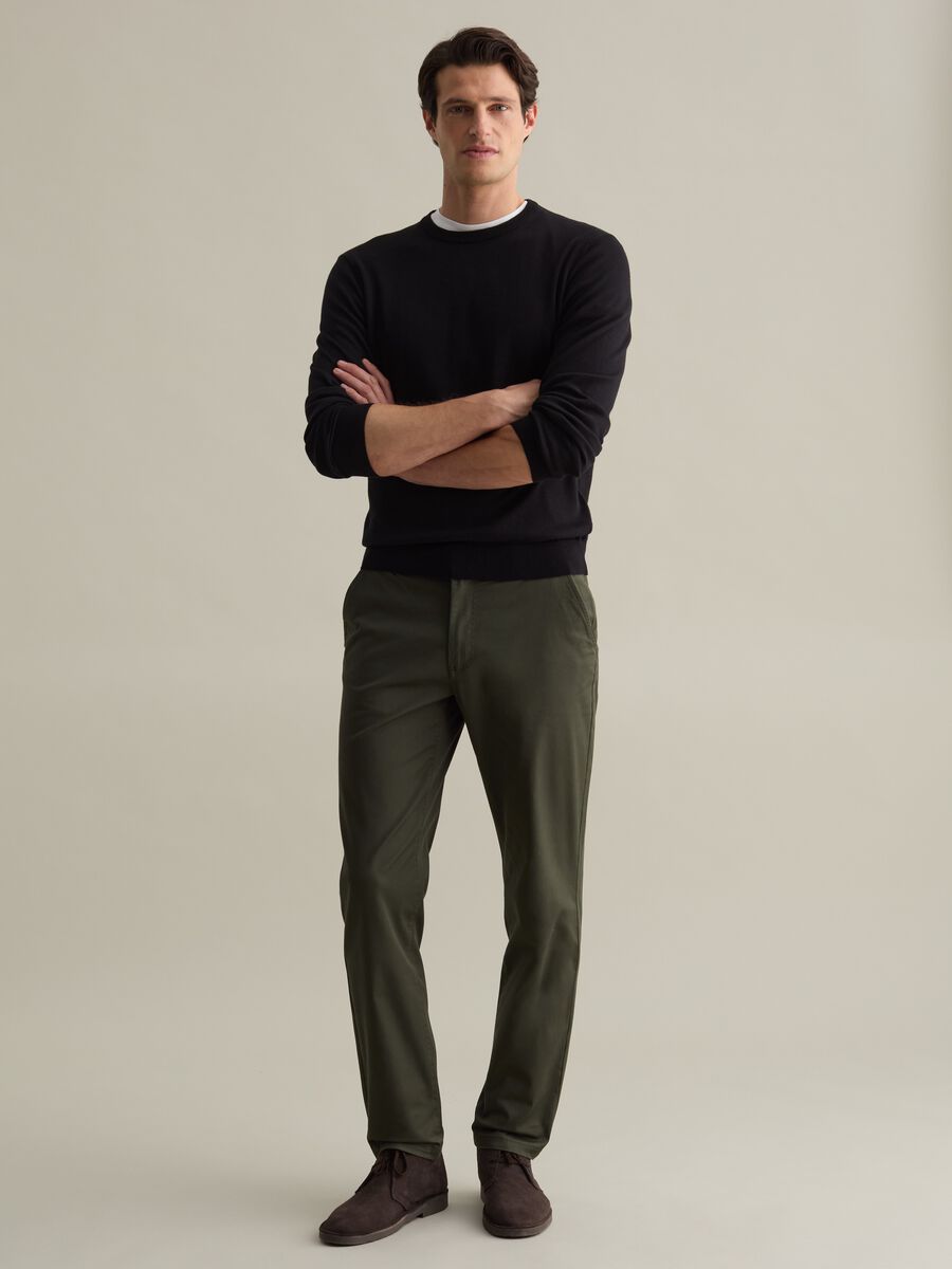 Solid colour pullover with round neck_1