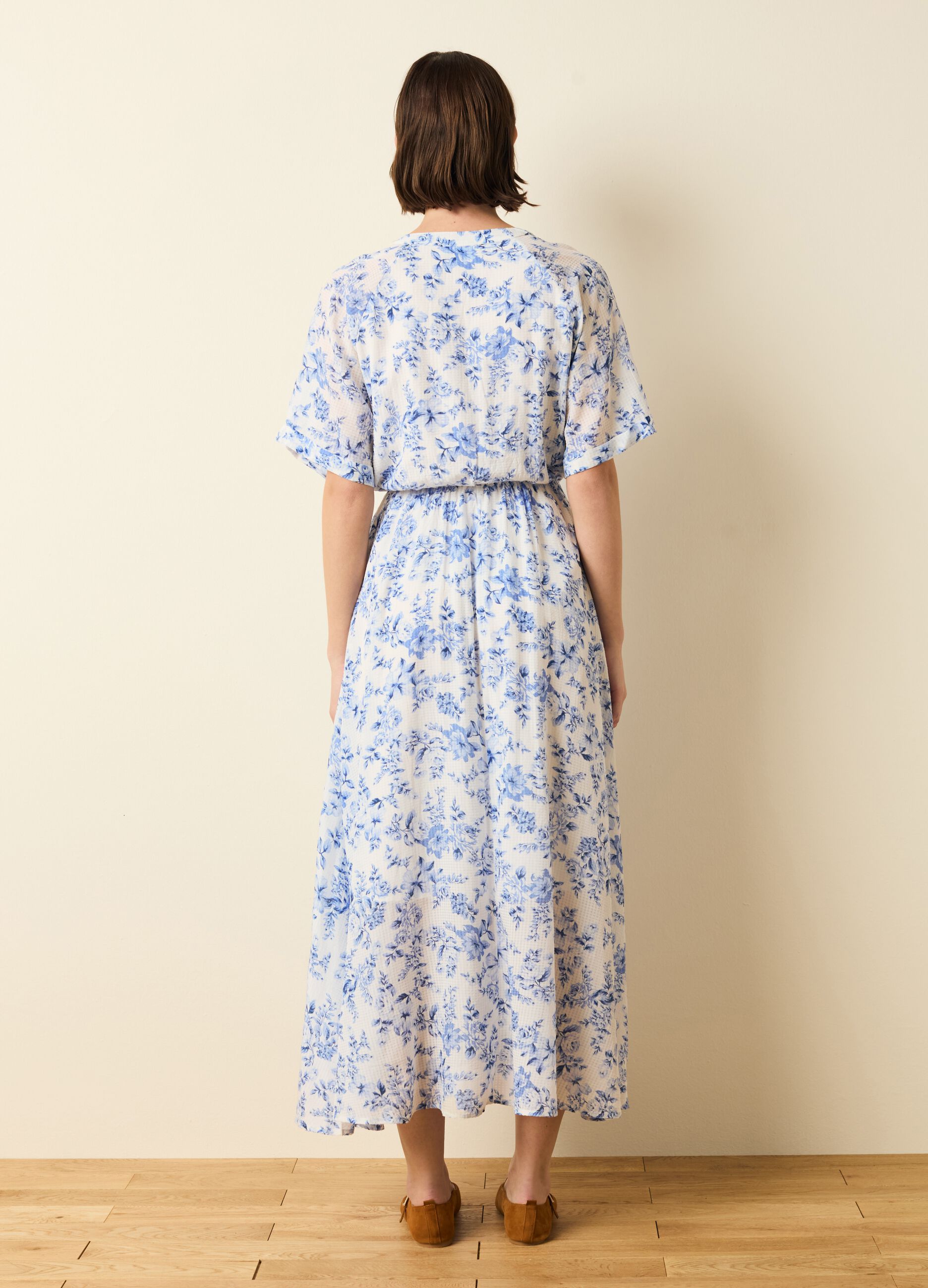 Long floral dress with V neck