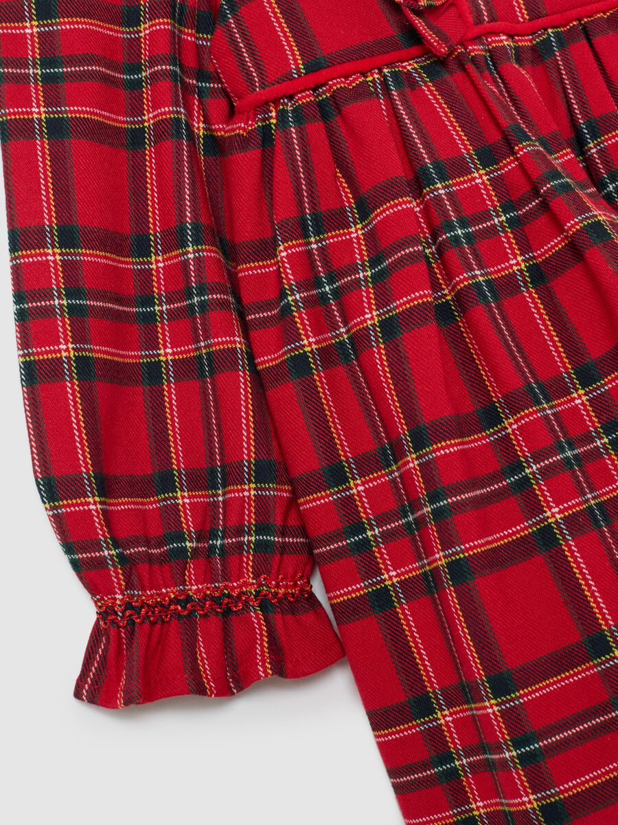 Vestito rosso a quadri multicolor da bimba wide fit con volant_2