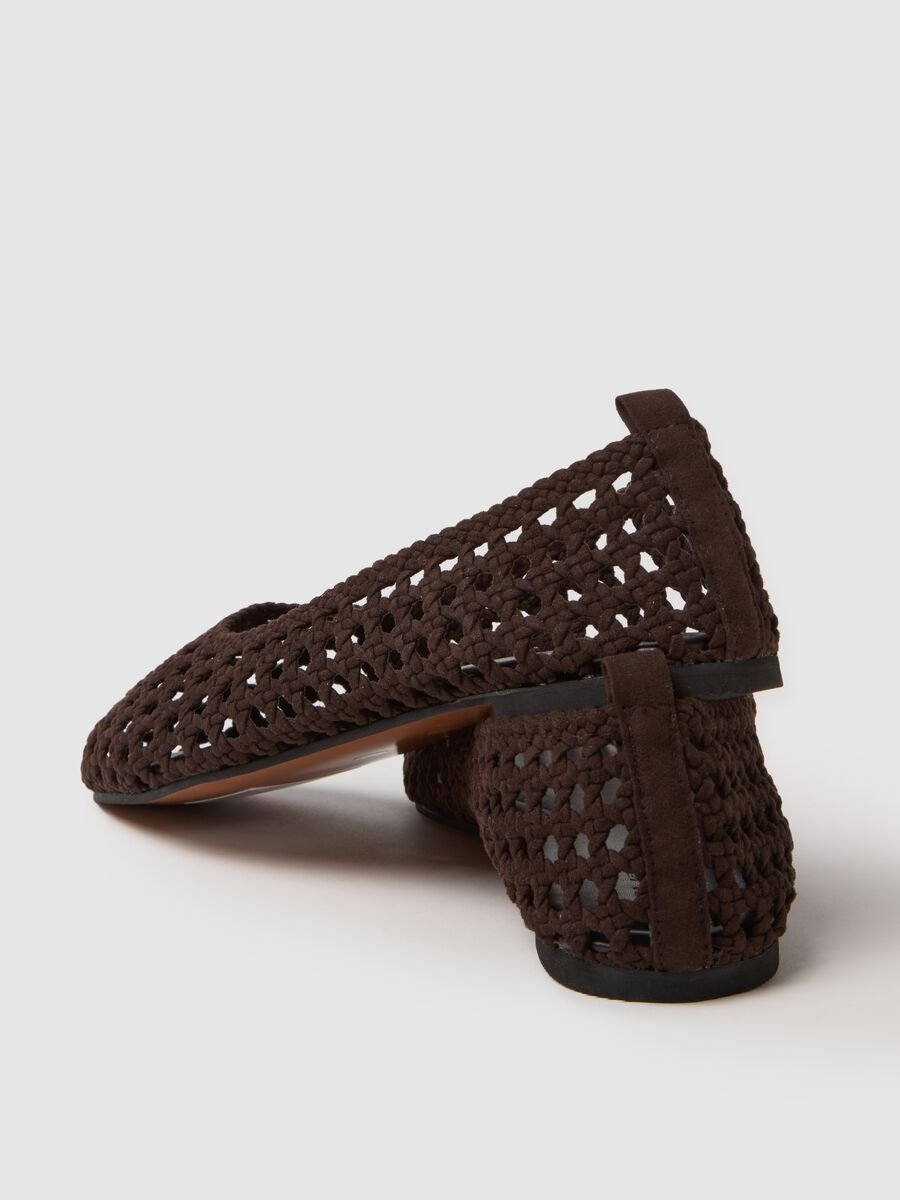 Ballerine marroni comode con design traforato_1