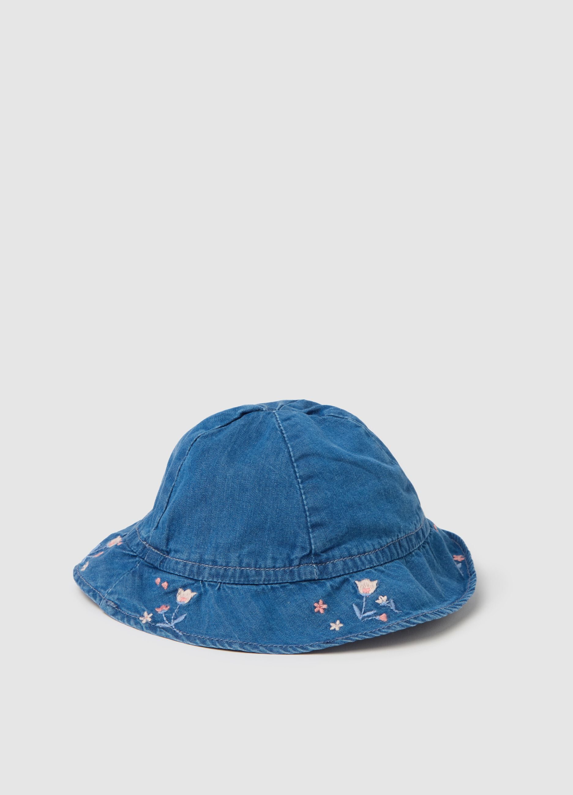 Cappello in denim con ricamo fiori e fiocco