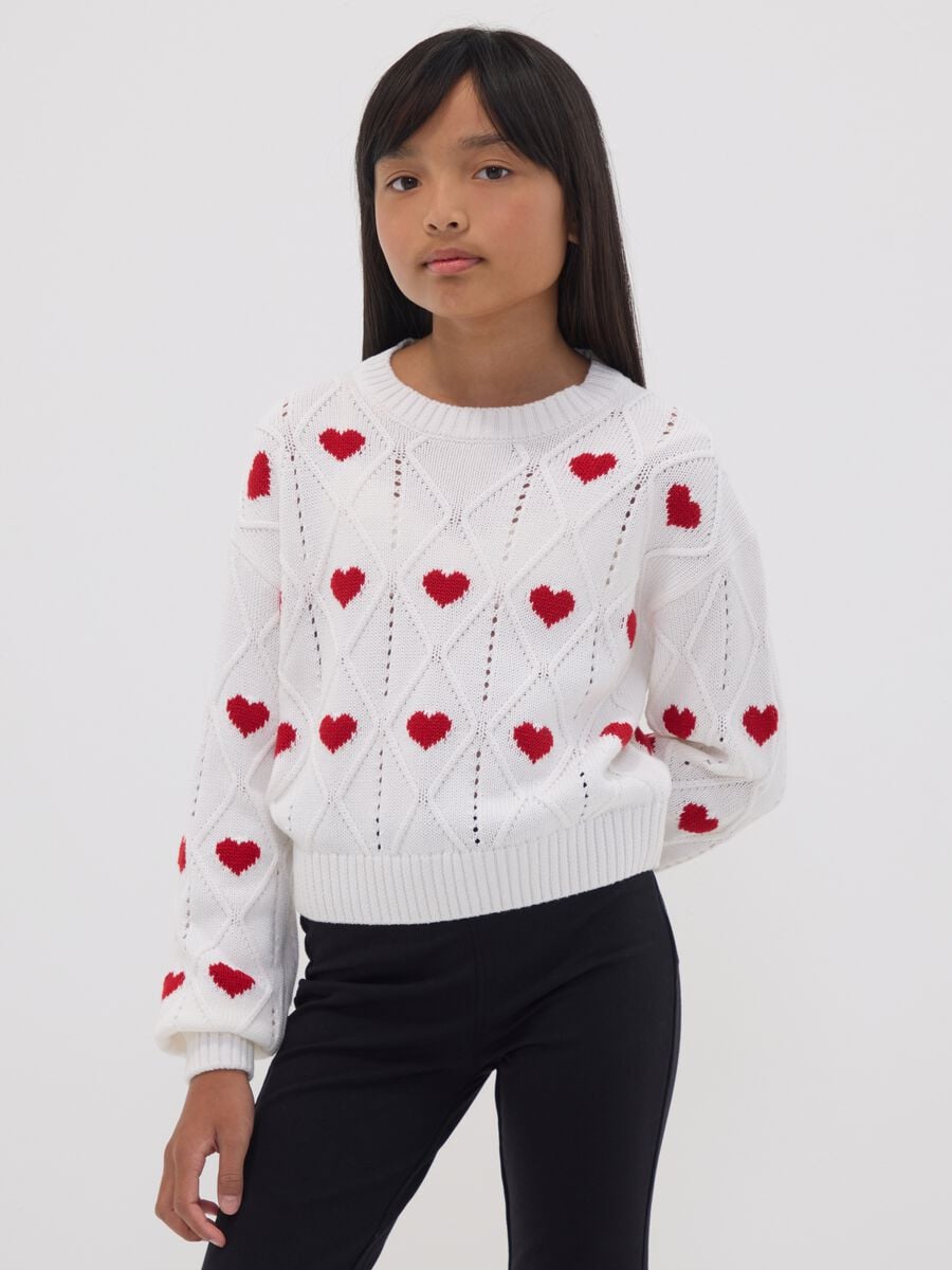 Maglia bianca in misto cotone con motivo traforato e cuori per ragazza_0