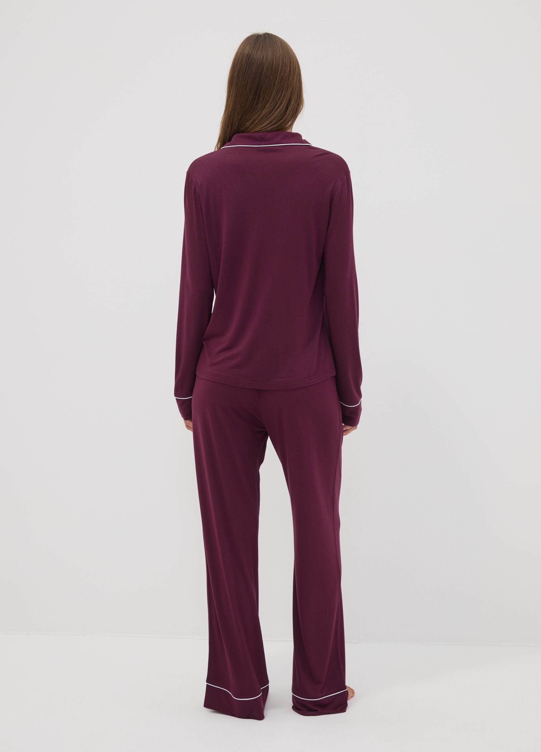 Purple pure viscose pyjamas with V-neck and contrast piping