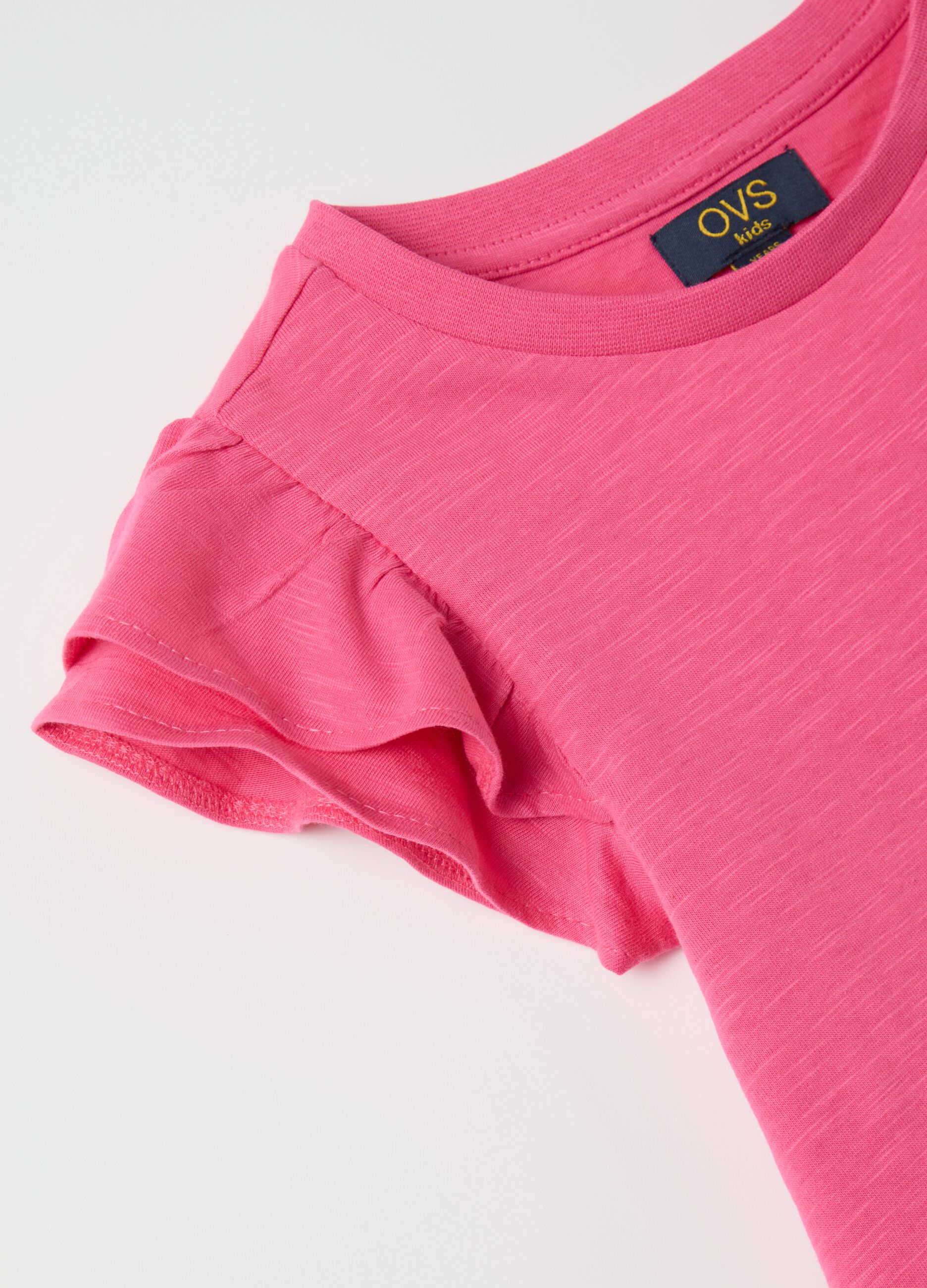 T-shirt da bambina in puro cotone rosa con maniche a balza