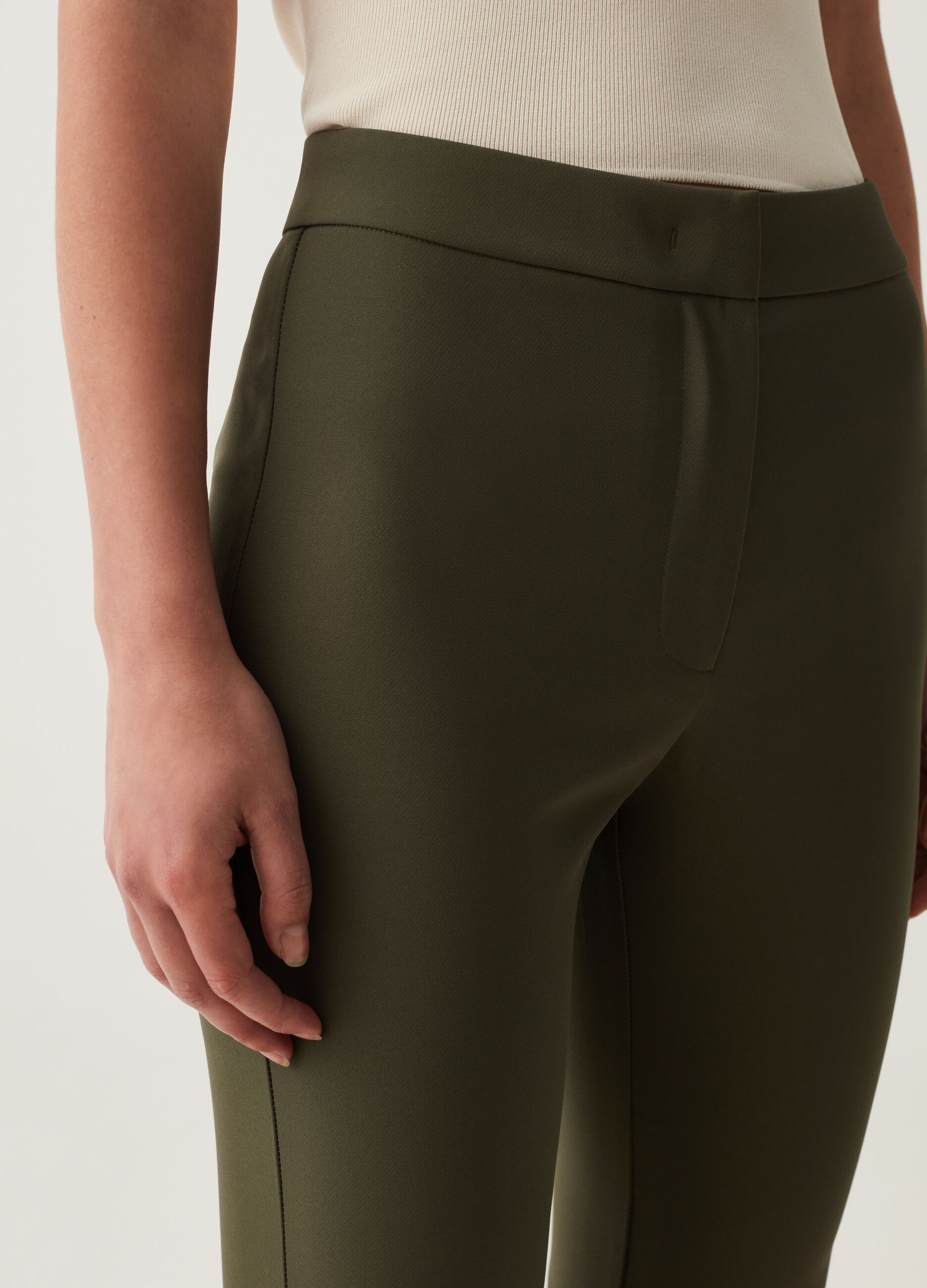 Pantaloni flare fit cropped_3