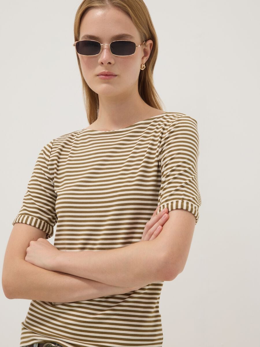 T-shirt bianca in viscosa elasticizzato a righe_2