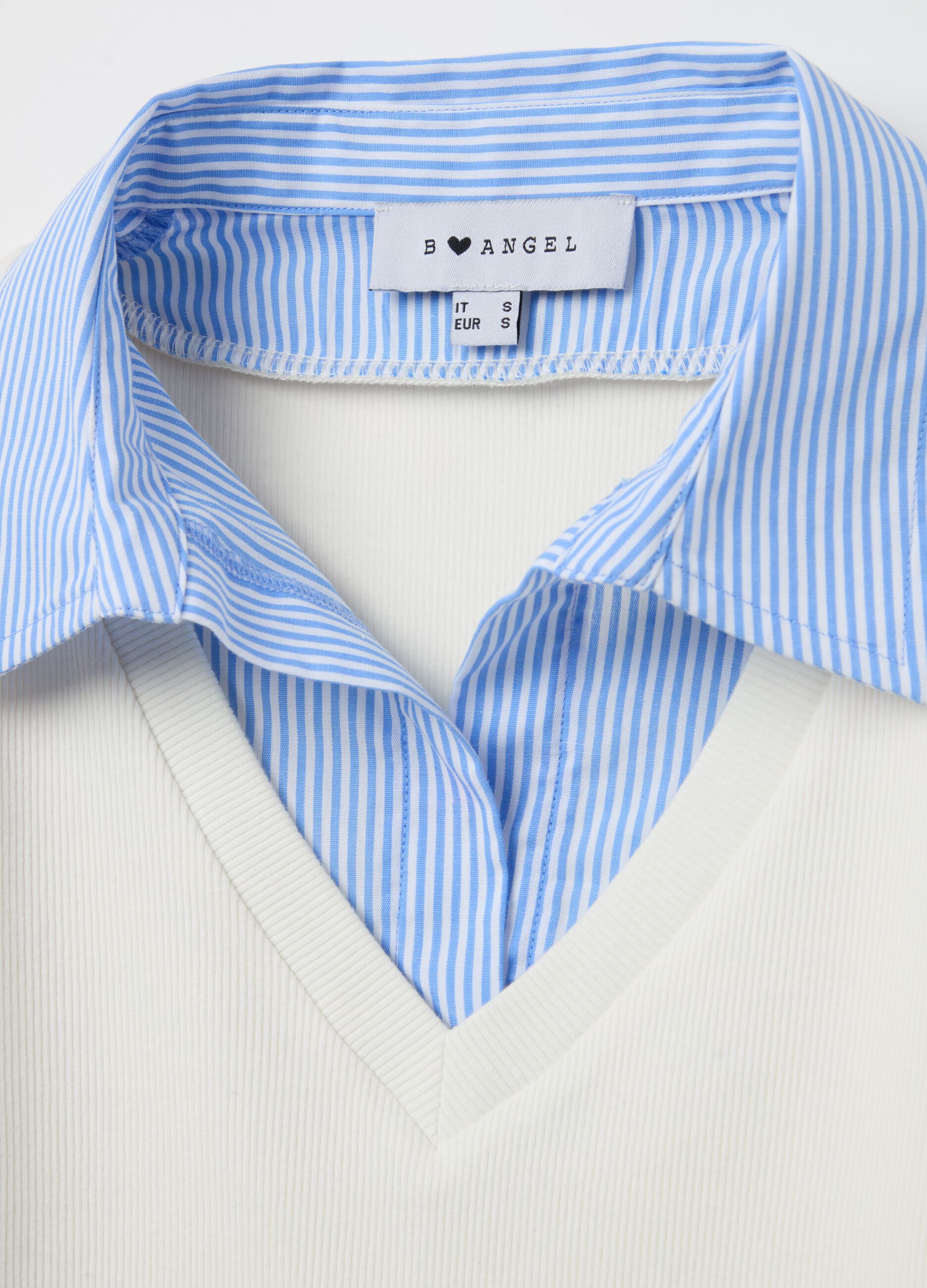 T-shirt a costine bianco con colletto a contrasto