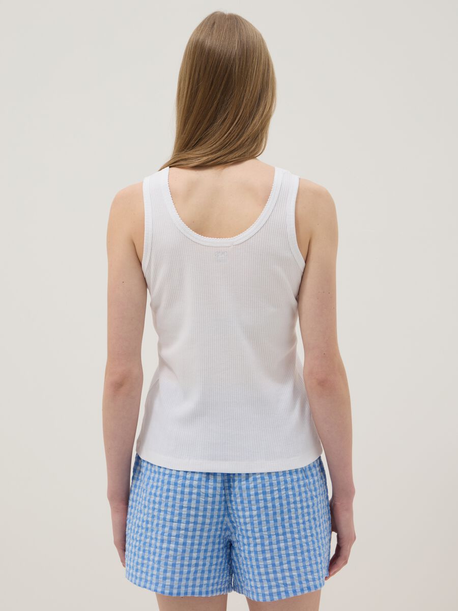 Maglietta in puro cotone bianca regular fit con collo serafino_2