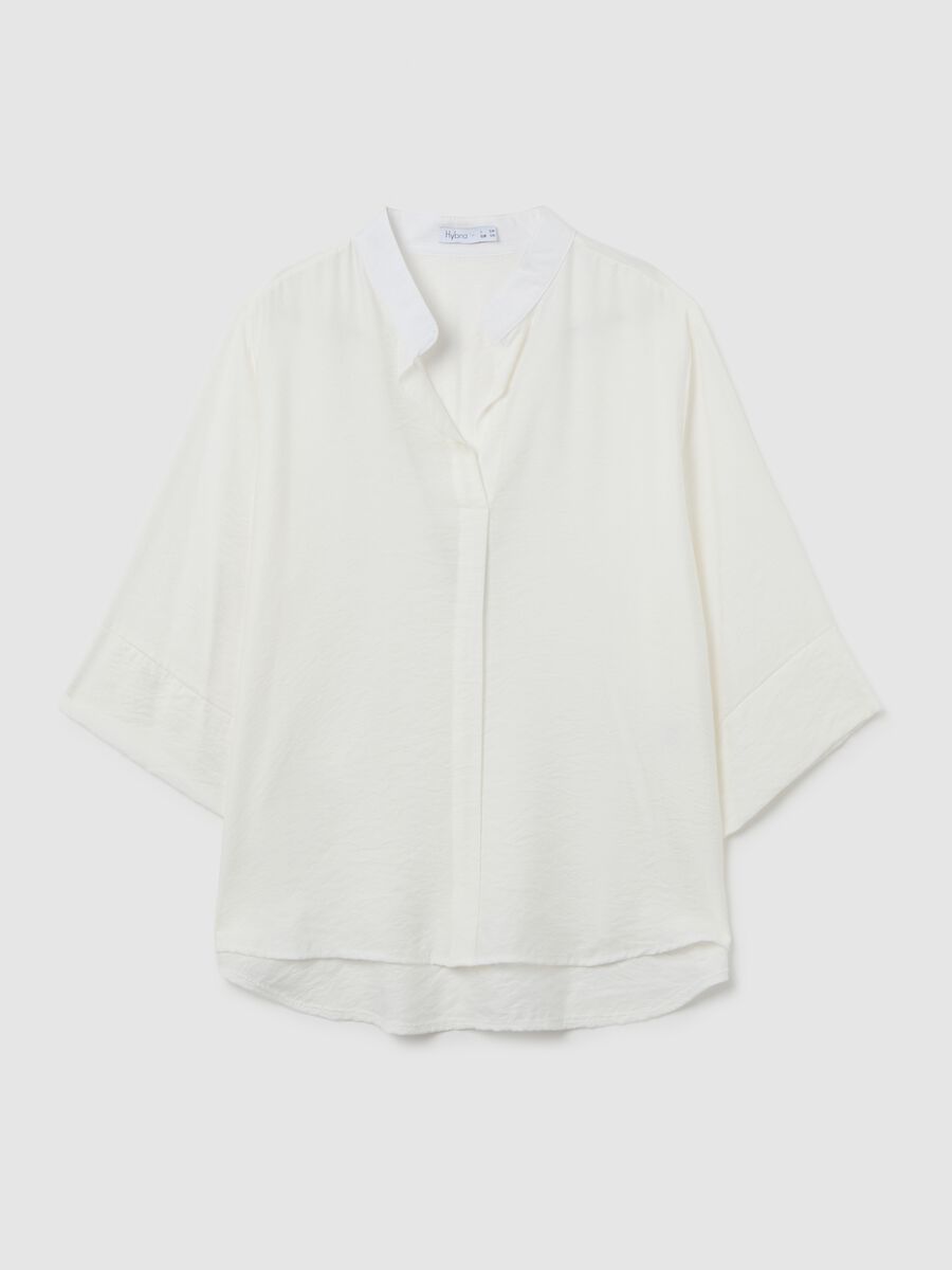 White blouse with V-neck and wide sleeves_0