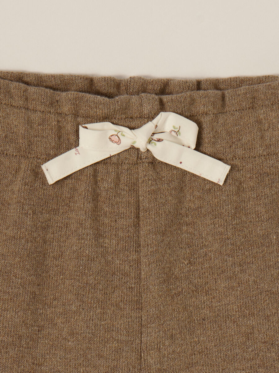 Brown newborn set with heart appliqués_3