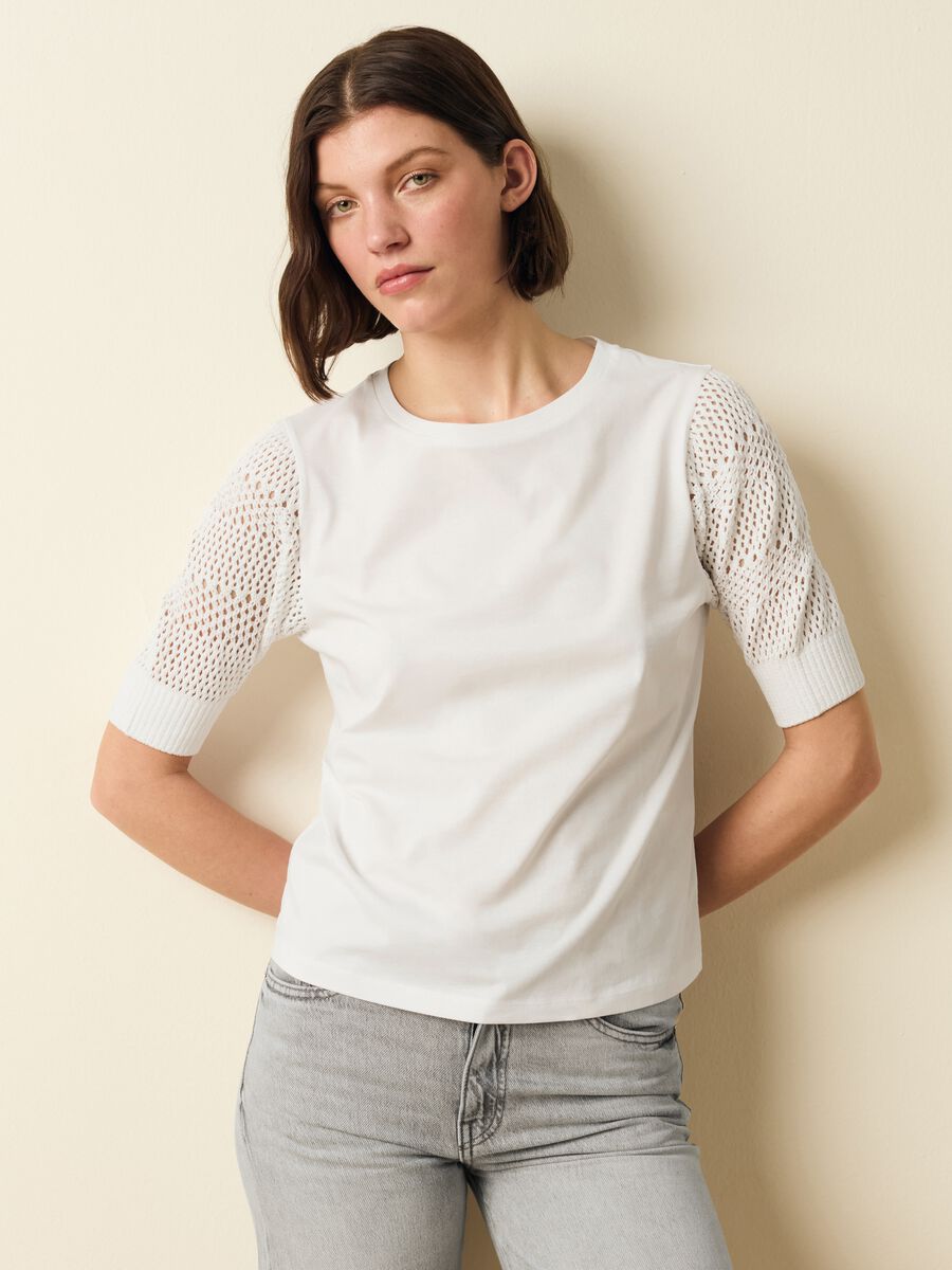 T-shirt with puff sleeves and crochet_1