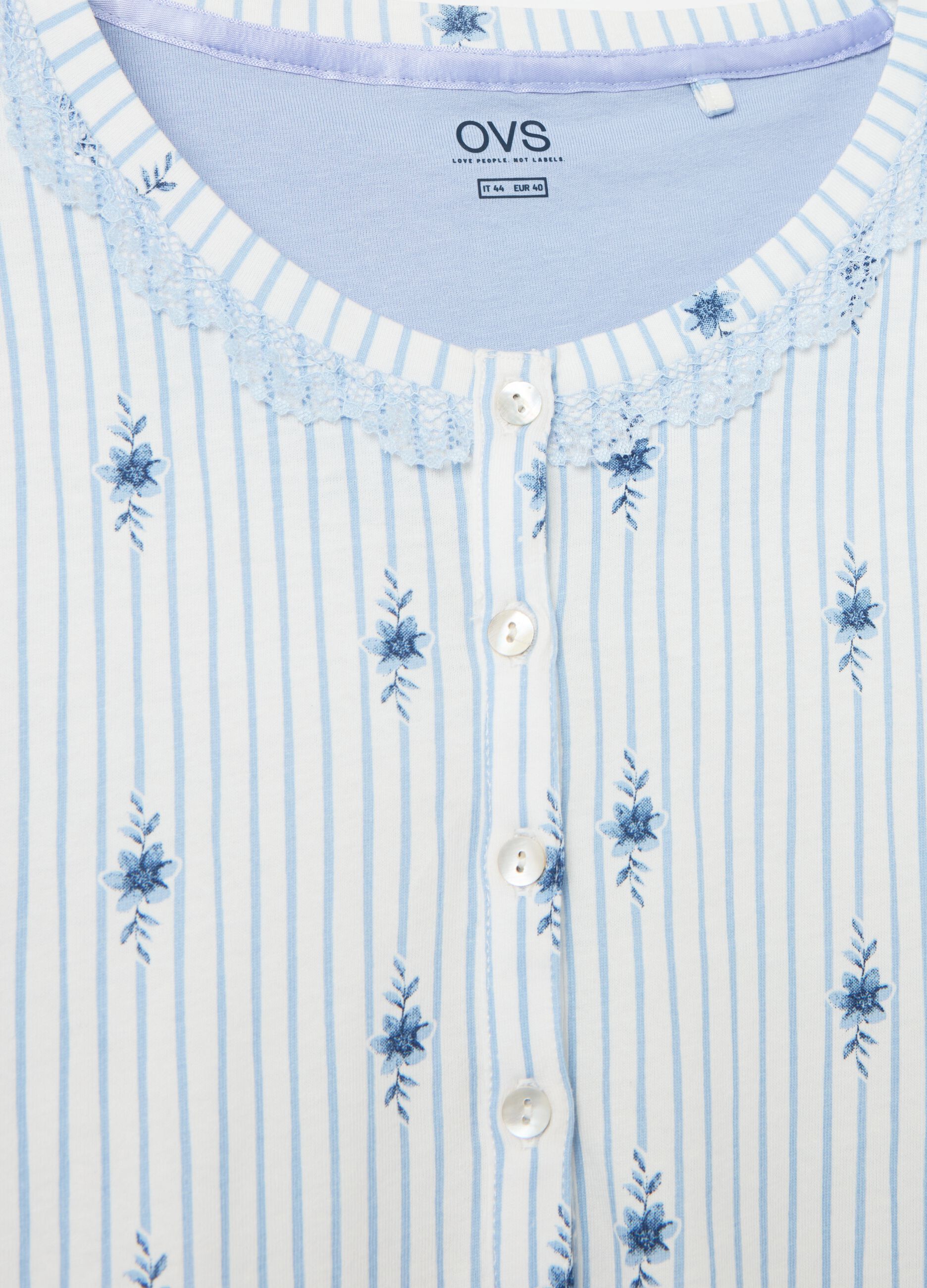 Camicia da notte a righe con fiorellini