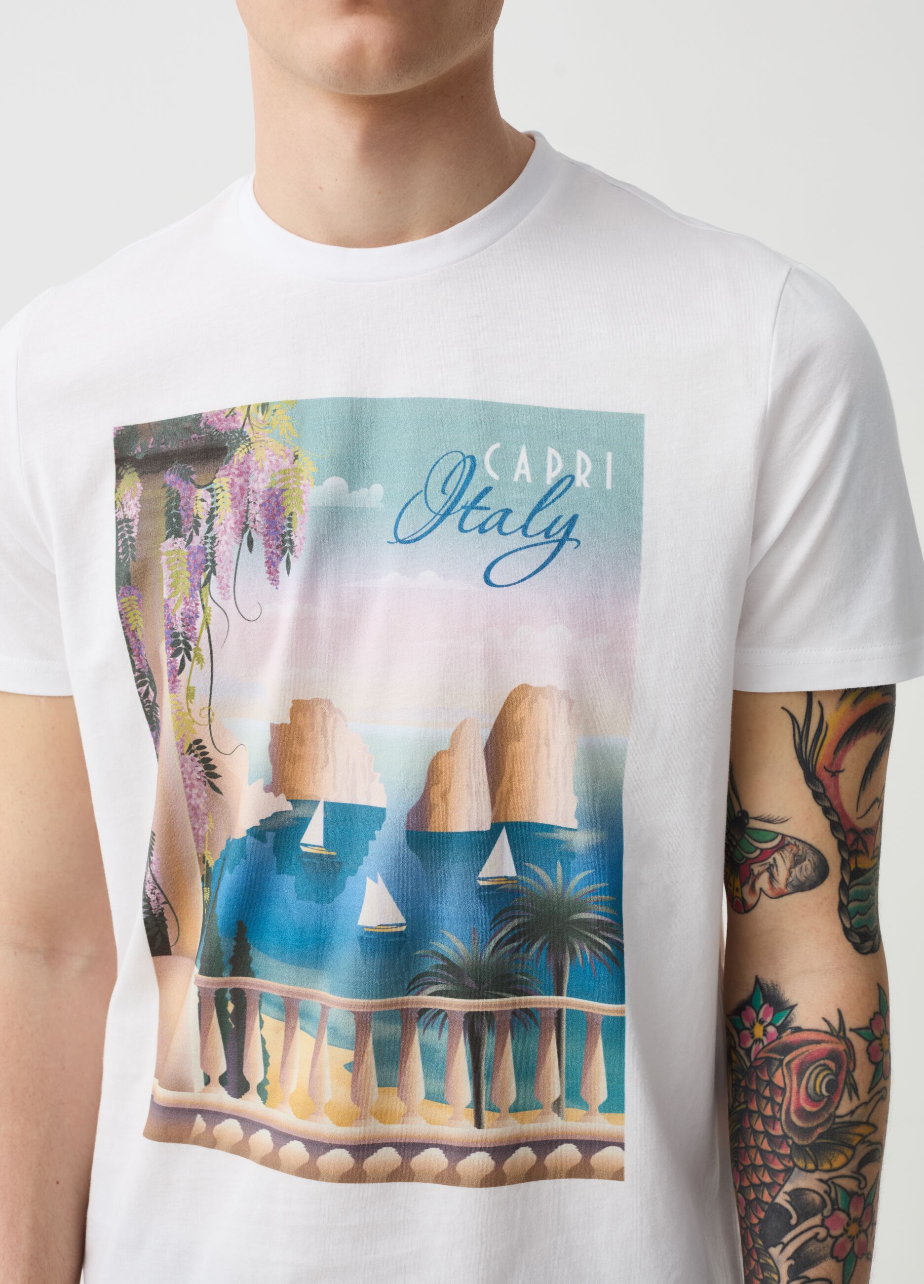 T-shirt in cotone con stampa Capri