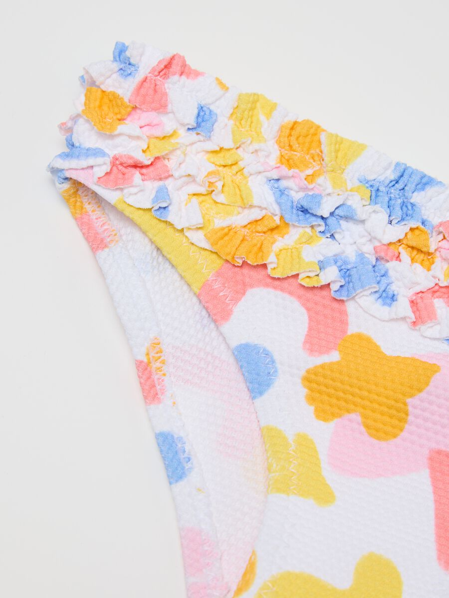 Girls’ swim briefs in multicoloured stretch fabric with frill_3