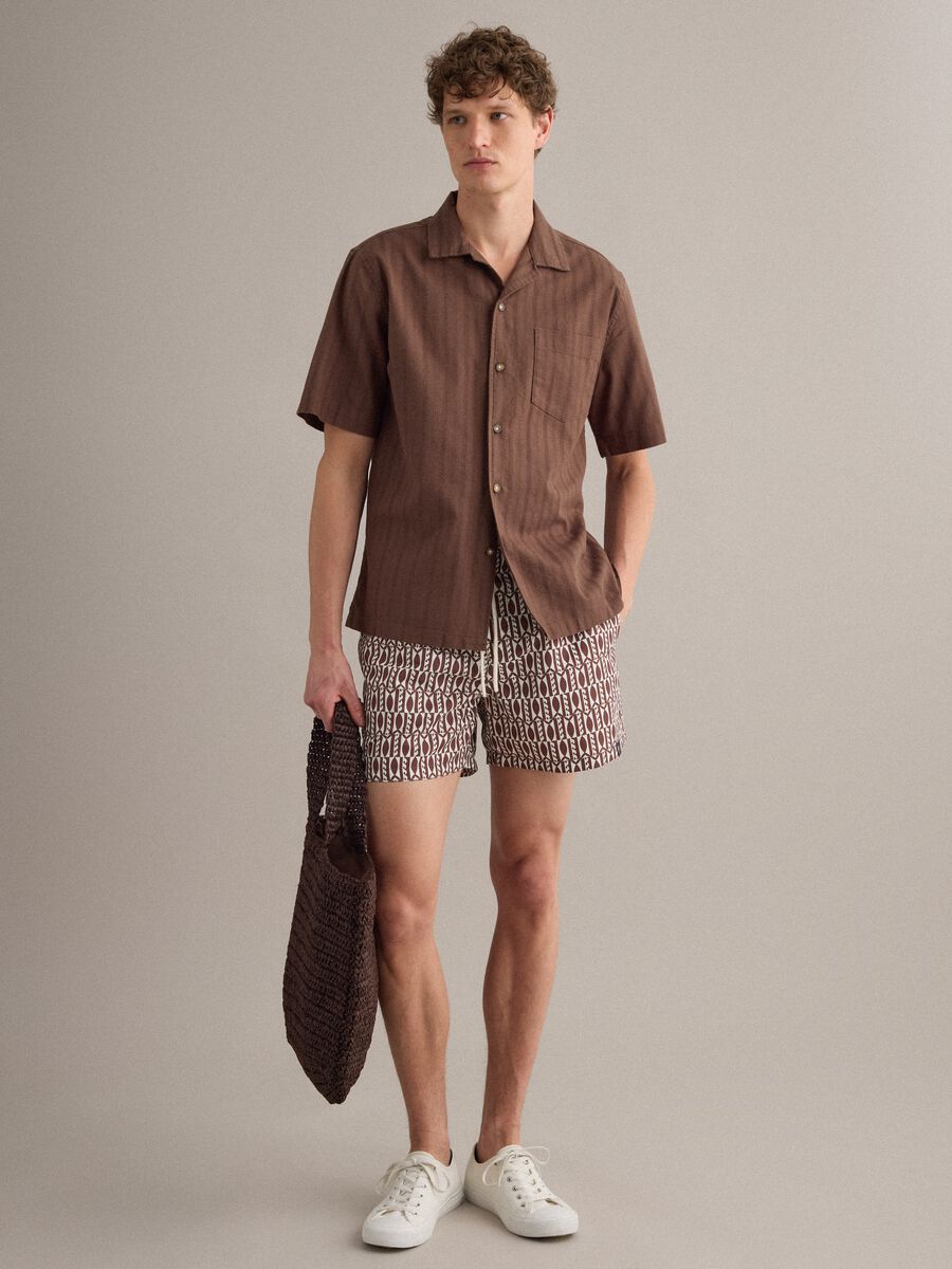 Boxer mare bianco e marrone con fantasia geometrica a pesci_0