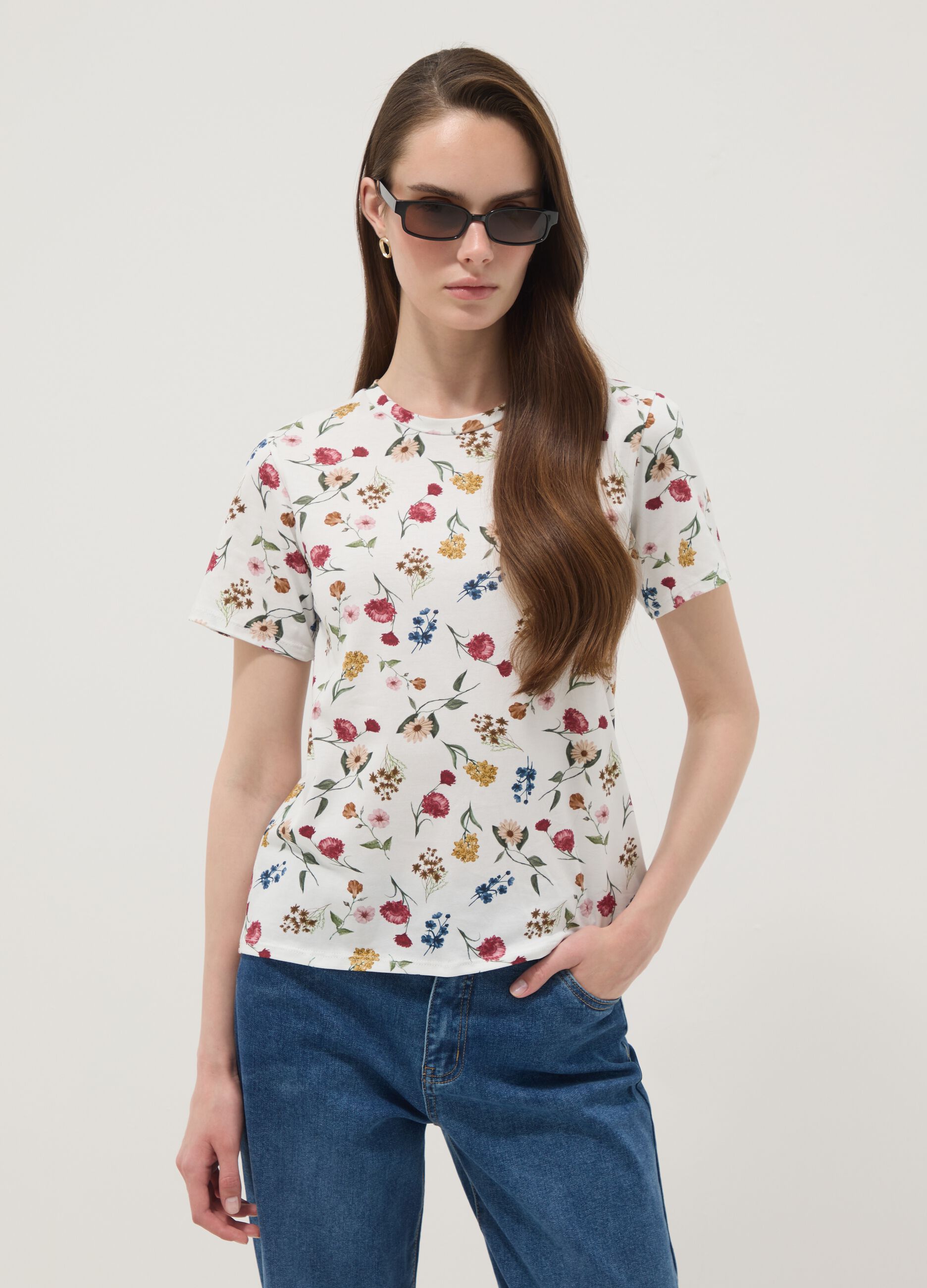 White stretch cotton T-shirt with floral print, regular fit