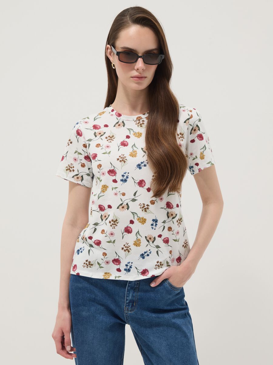 T-shirt bianca in cotone elasticizzato con stampa floreale regular fit_0