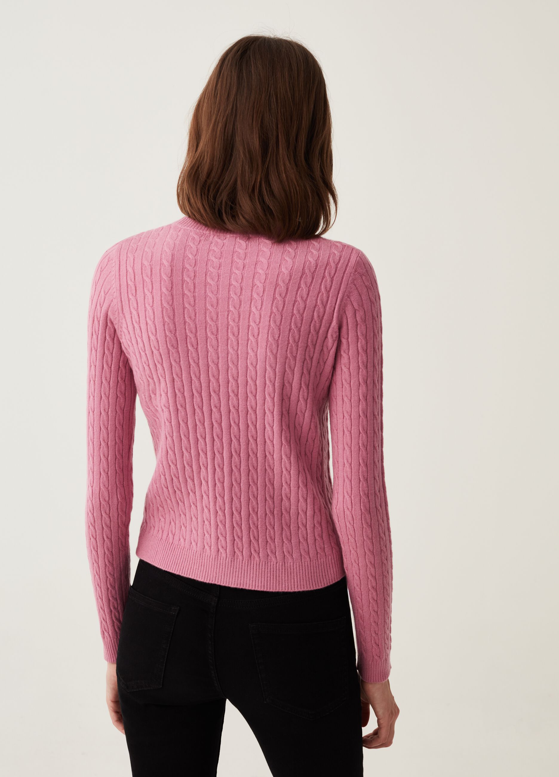 Pullover girocollo con lavorazione a coste_2