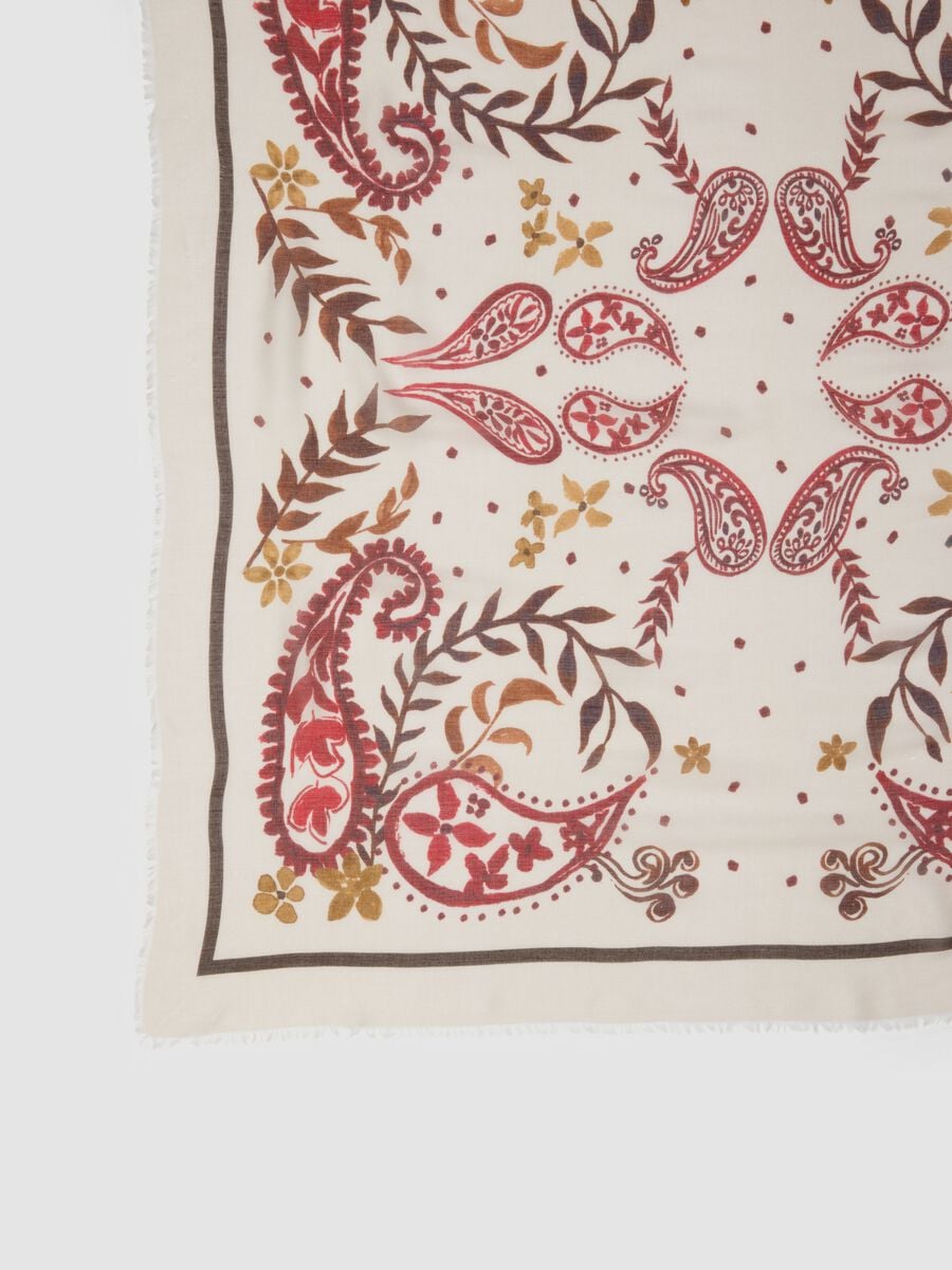 White pure viscose scarf with paisley print_2
