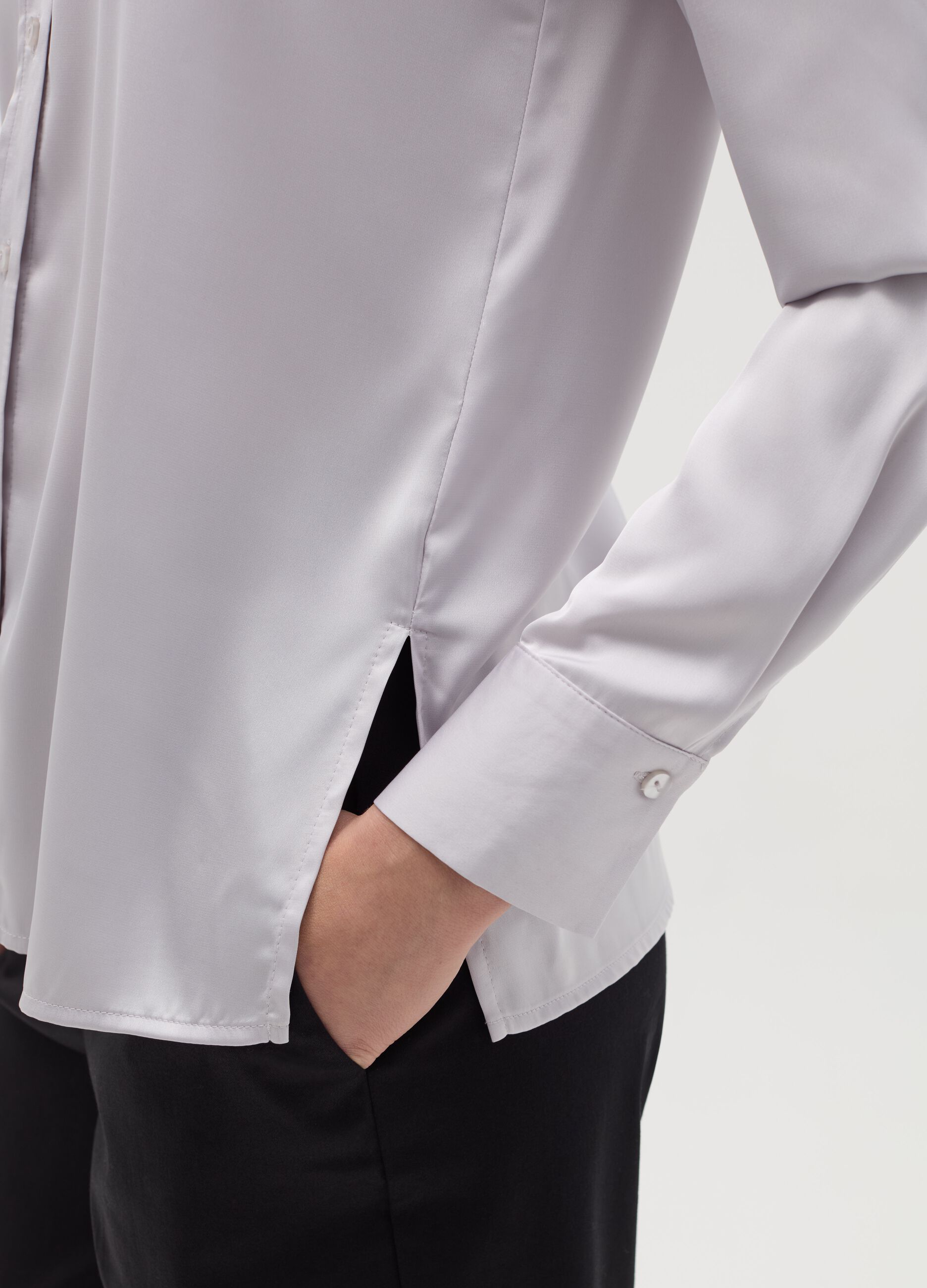 Camicia in satin con spacchetti