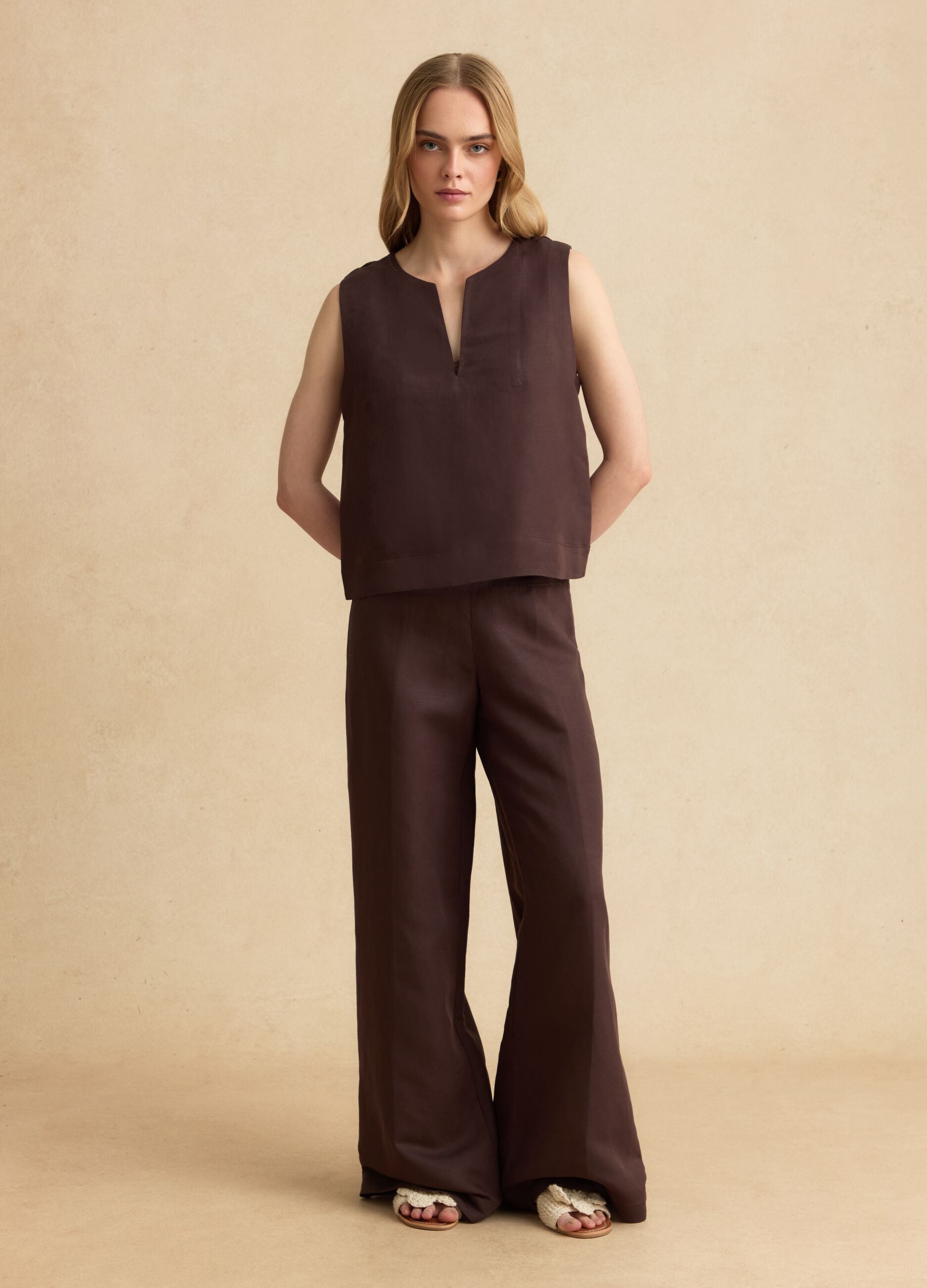 Brown linen-viscose blend wide-leg trousers with side zip fastening