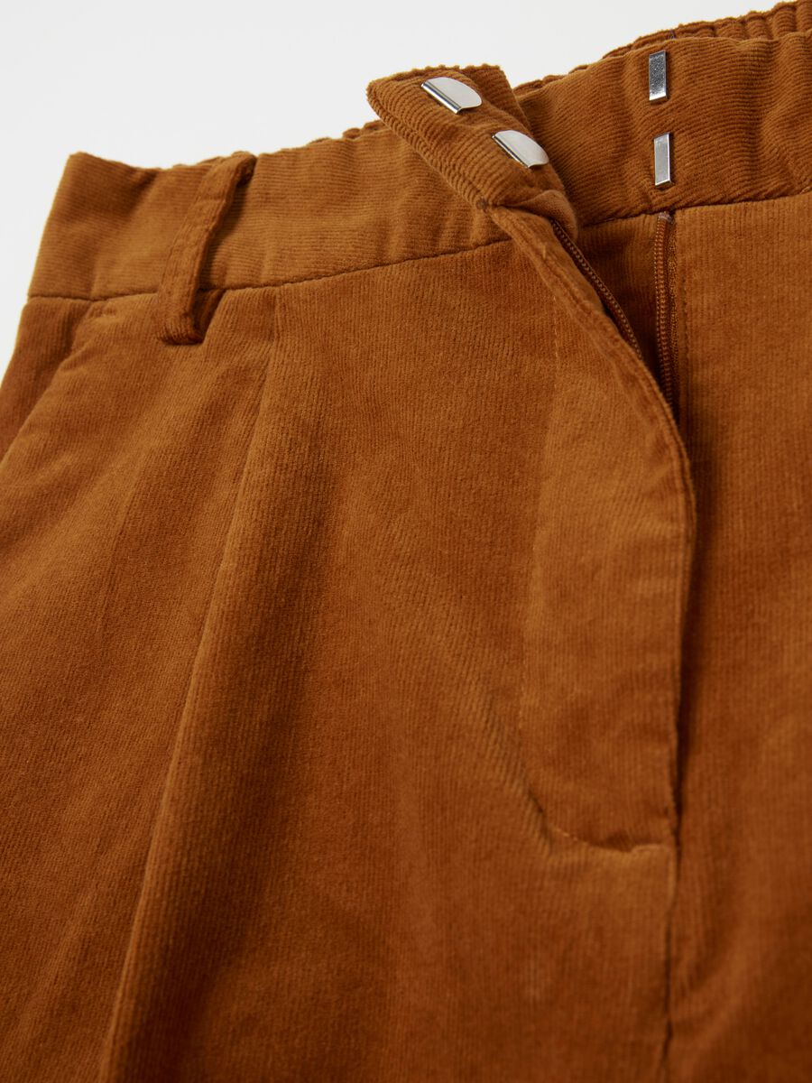 Pantalone straight fit in corduroy con pinces_5