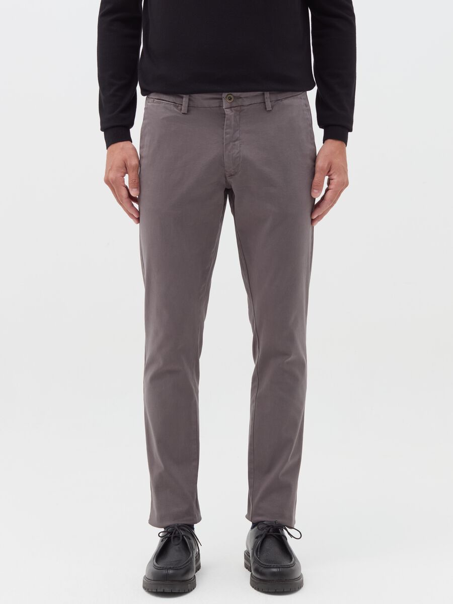 Solid colour stretch cotton chino trousers_1