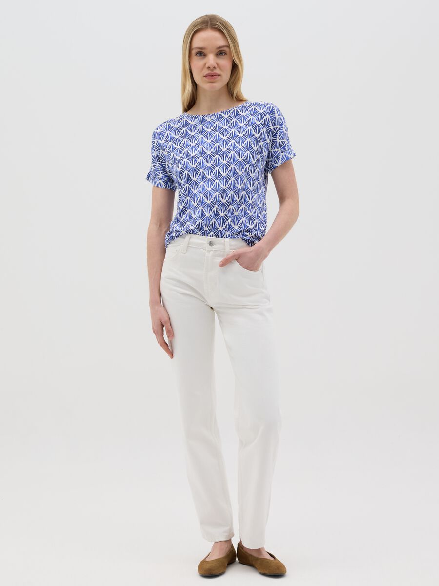 Short-sleeved T-shirt with blue zig-zag pattern_1