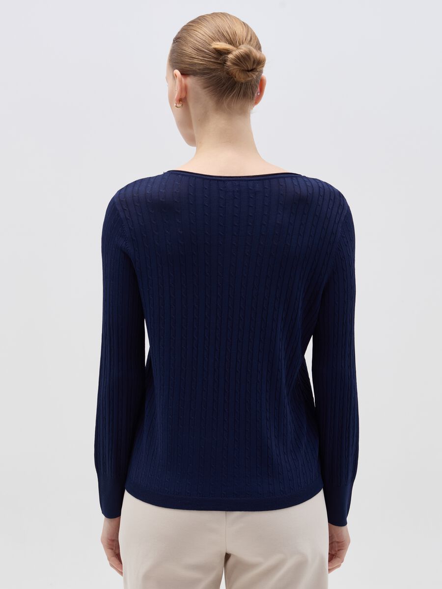 Top with cable-knit design_2