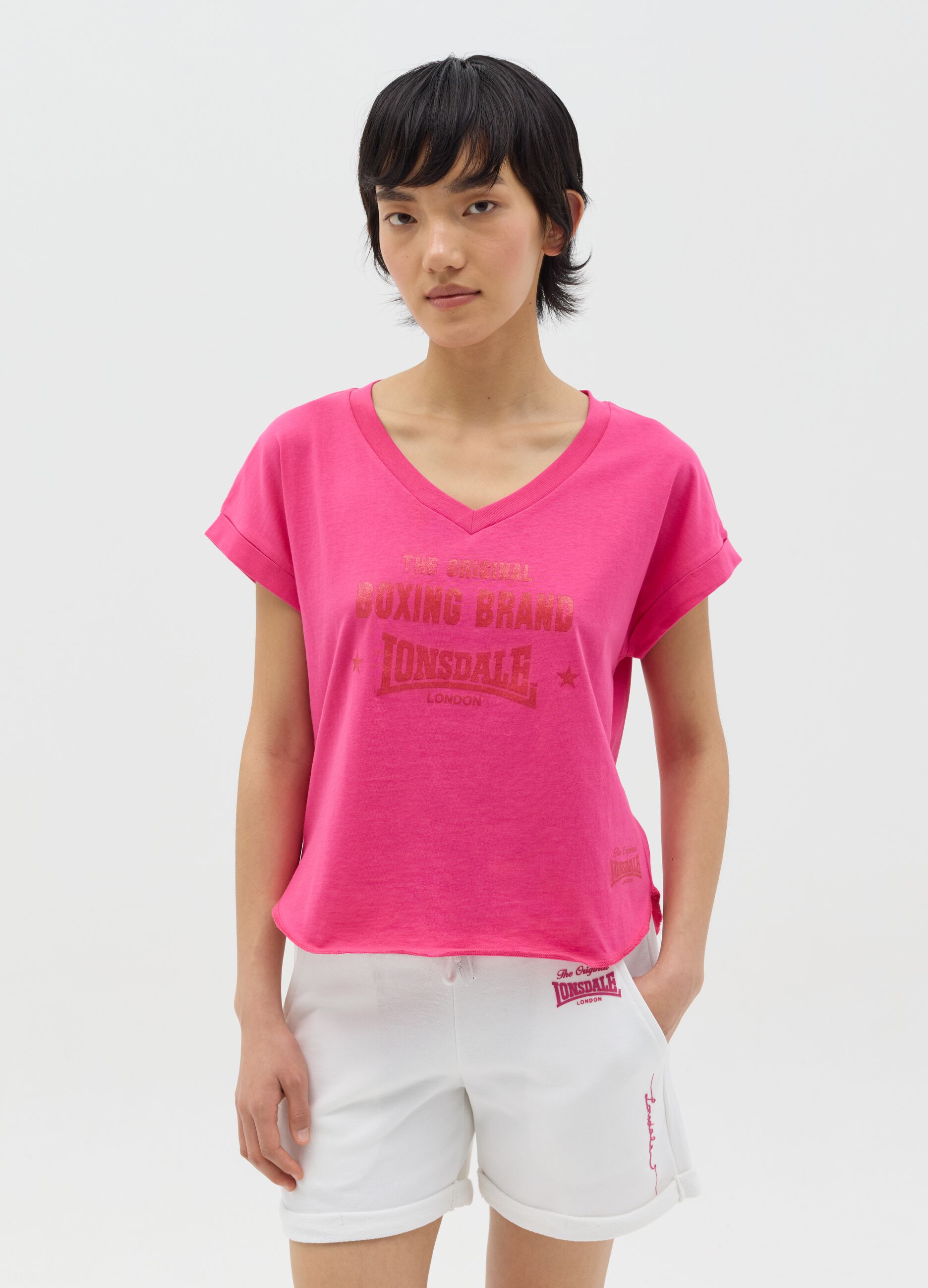 Pink T-shirt in cotton with V neck and logo print