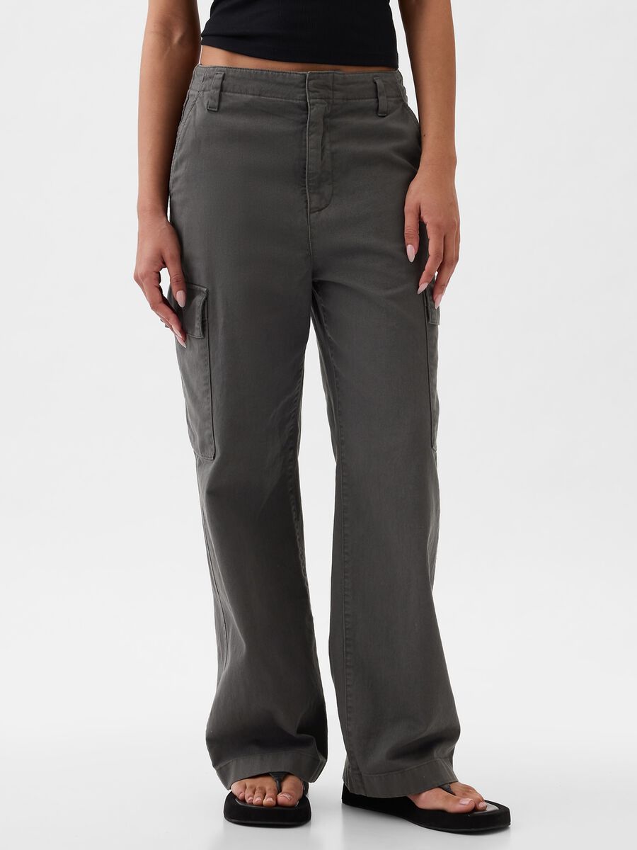 Loose-fit cargo trousers in cotton_1