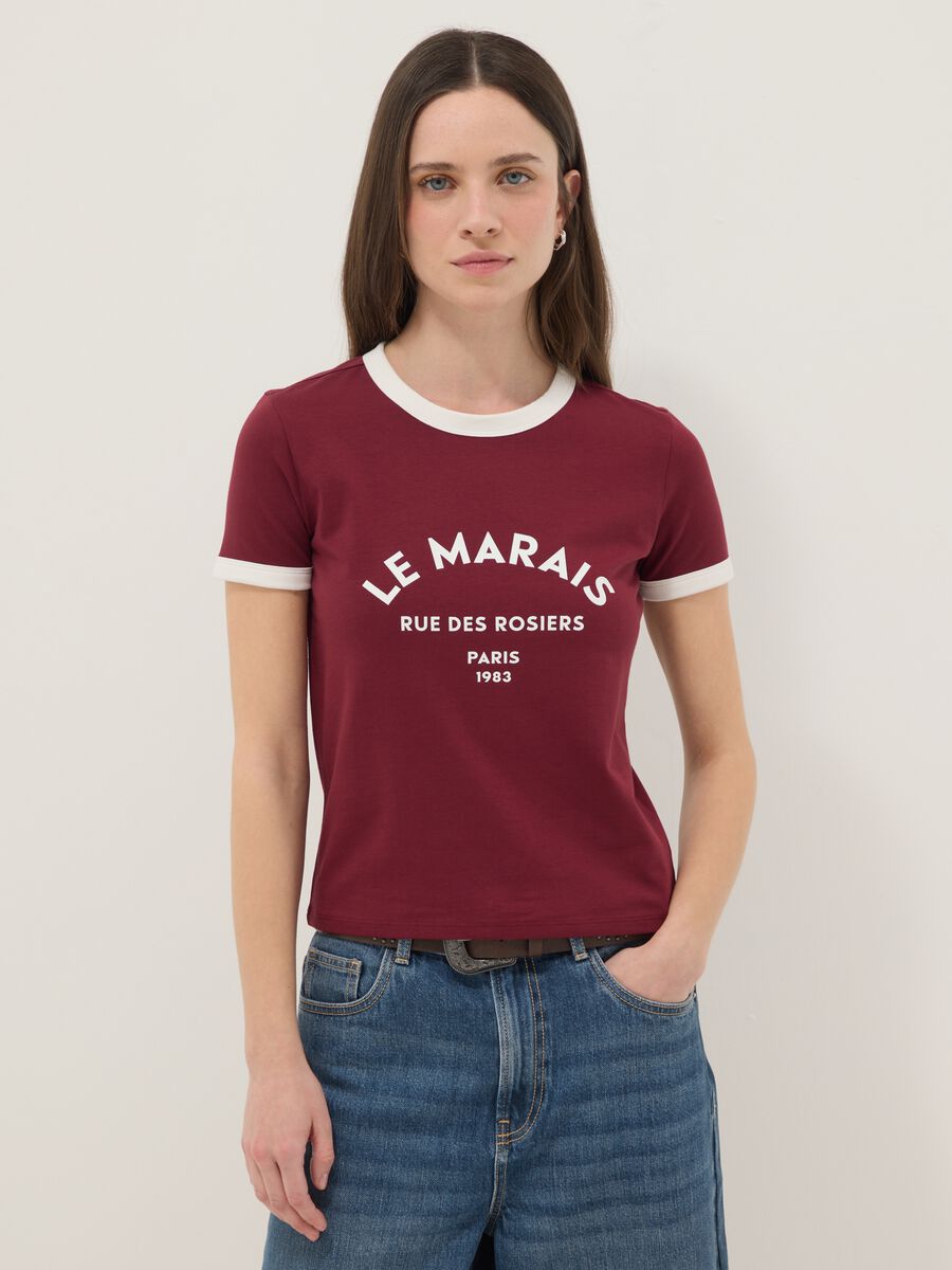 T-shirt in cotone elasticizzato rossa regular fit con stampa_1