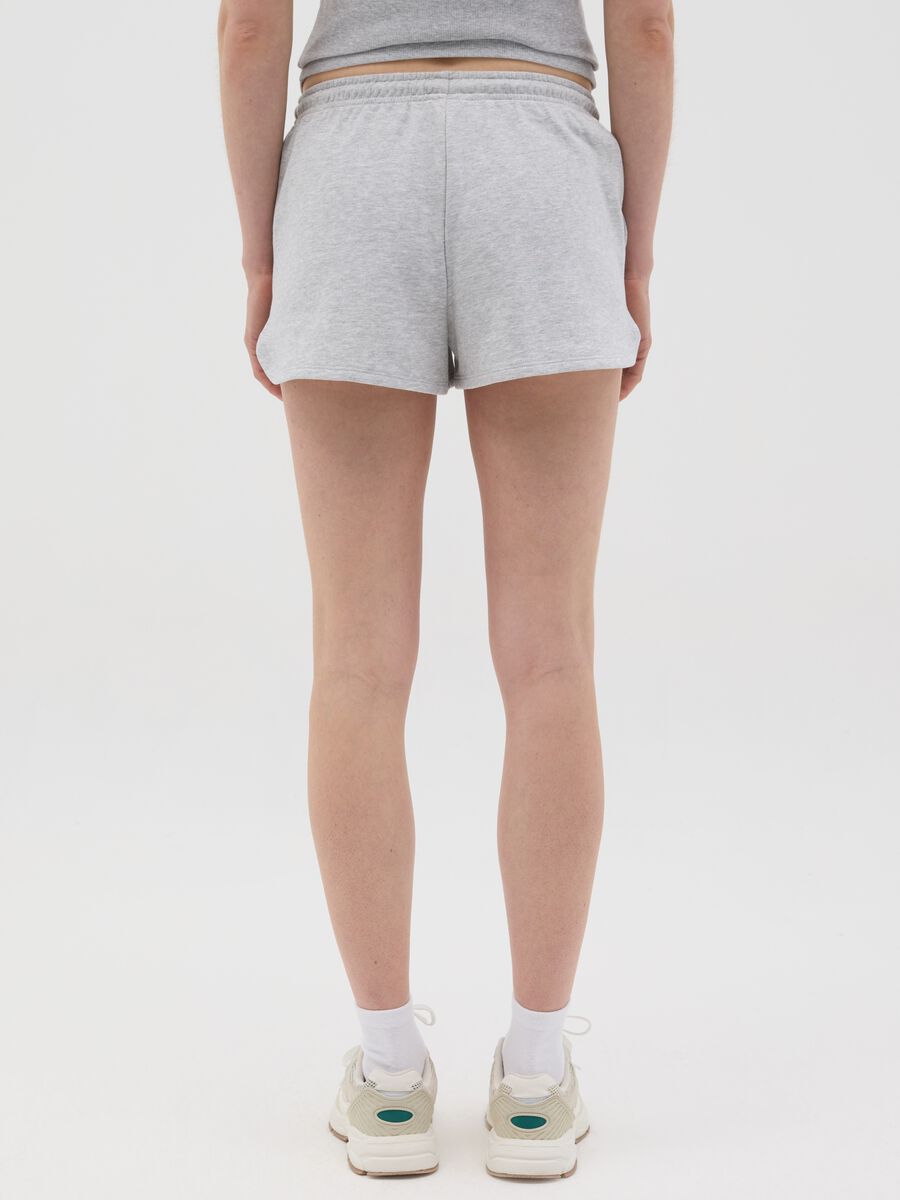 Grey shorts in French terry with drawstring_2
