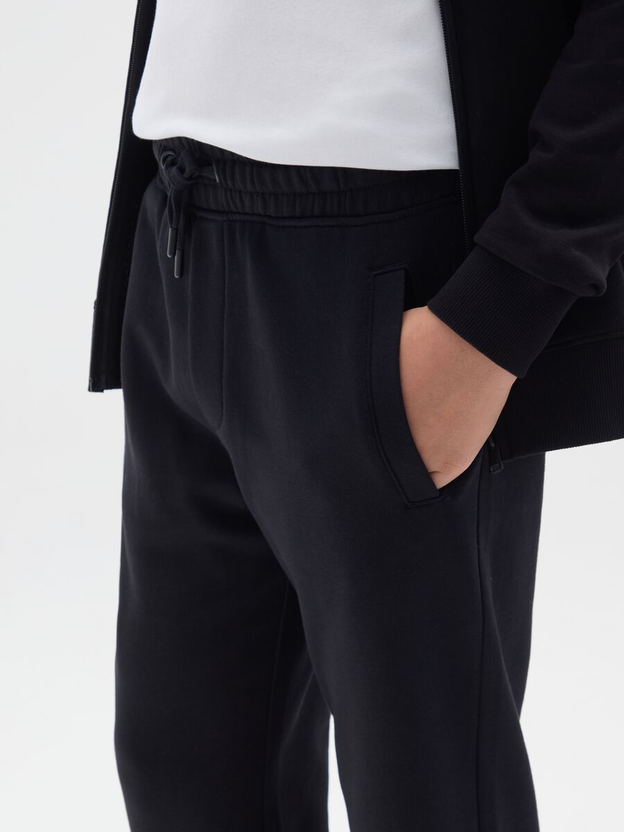 Pantaloni jogger da ragazzo in puro cotone nero regular fit_2